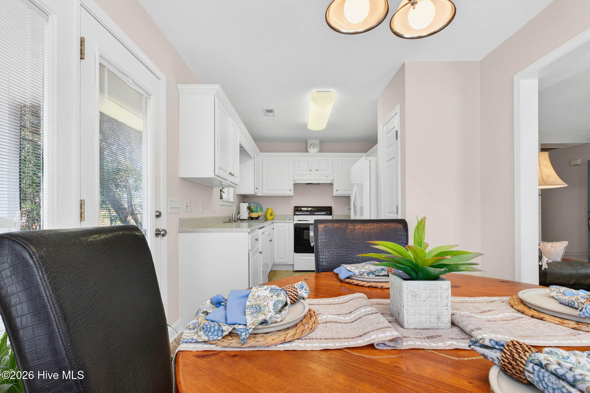 100543046 | Photo 12