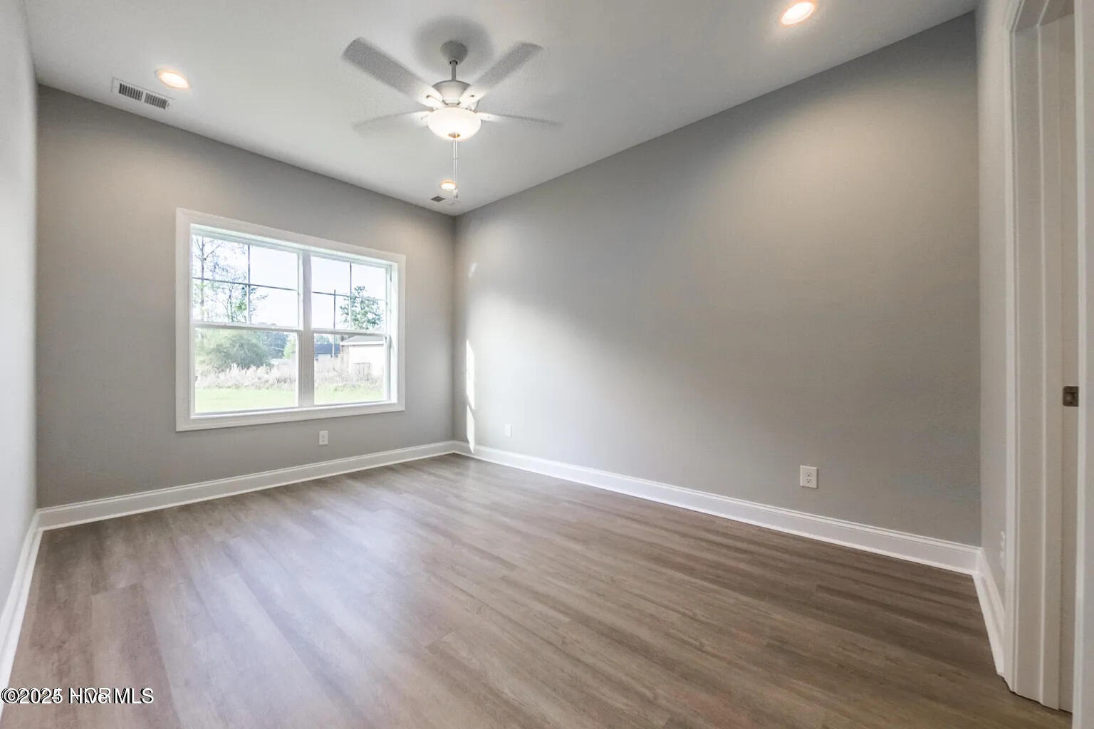 100528909 | Photo 31