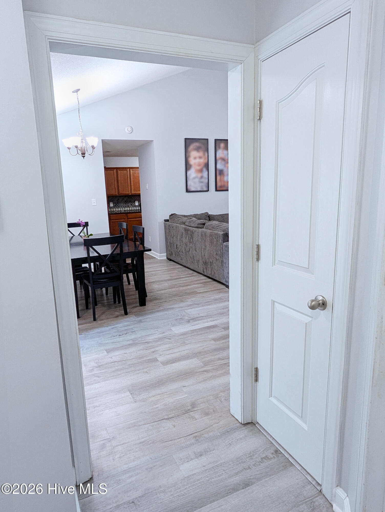 100564734 | Photo 63