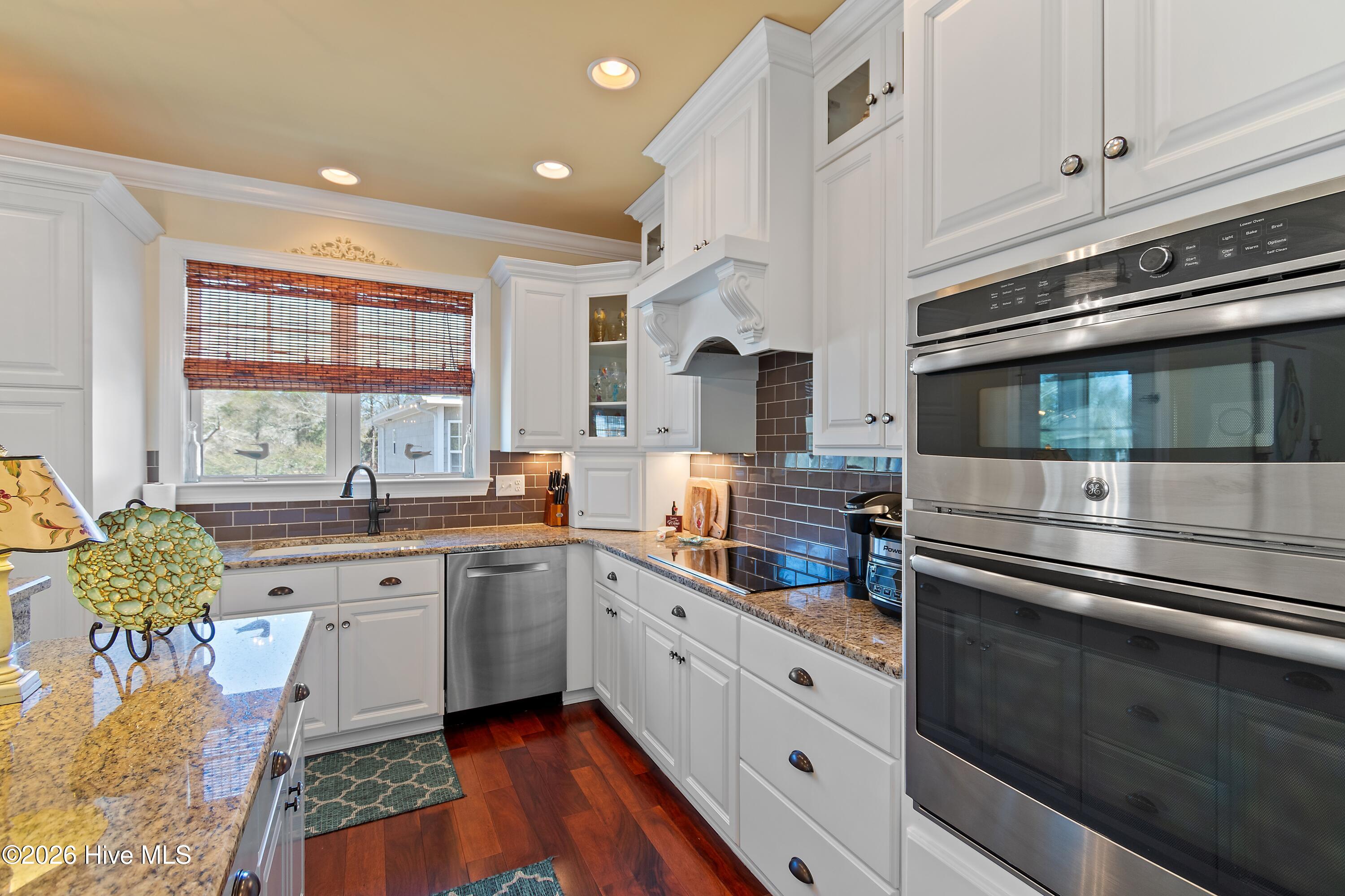 100558702 | Photo 31