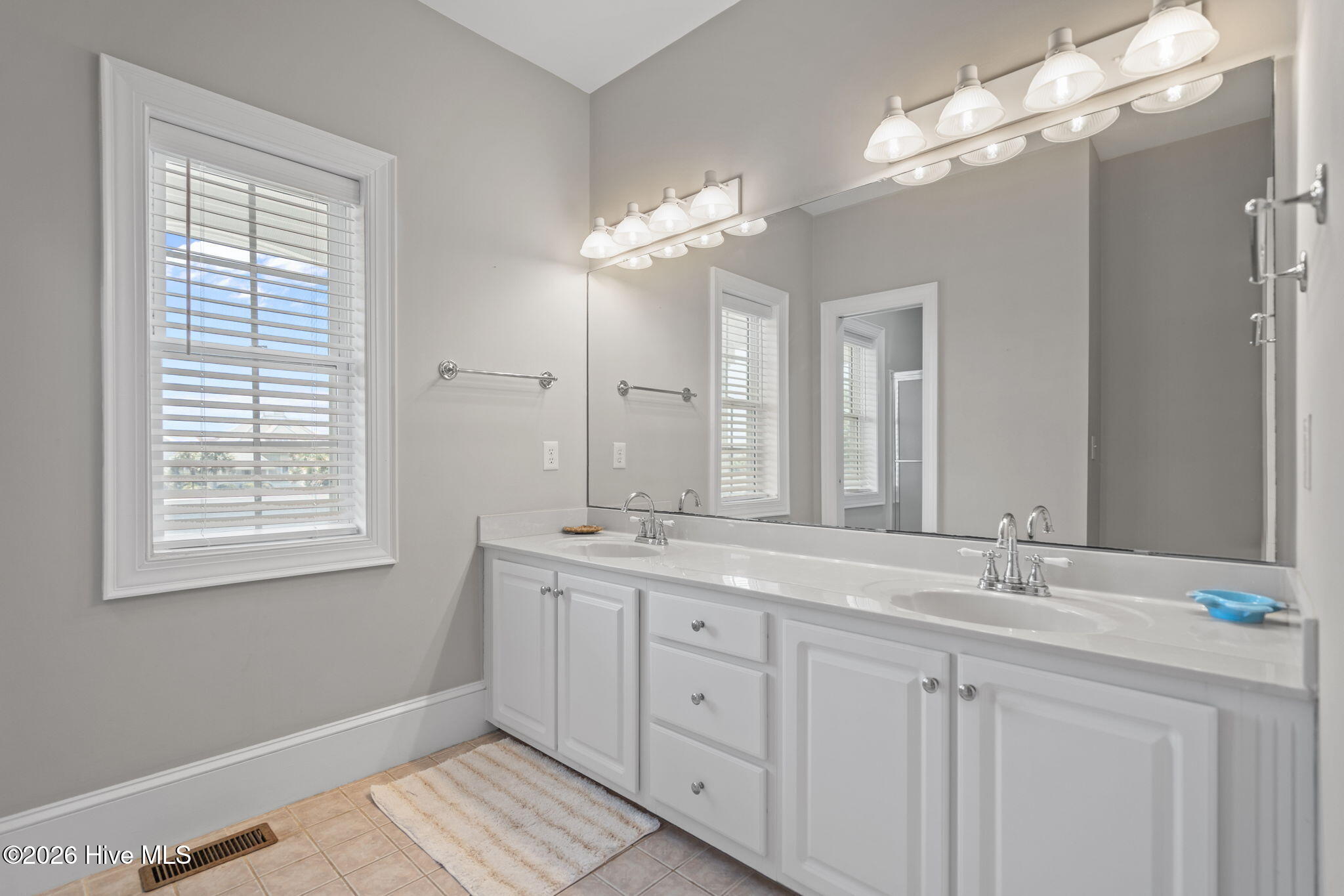 100564459 | Photo 21