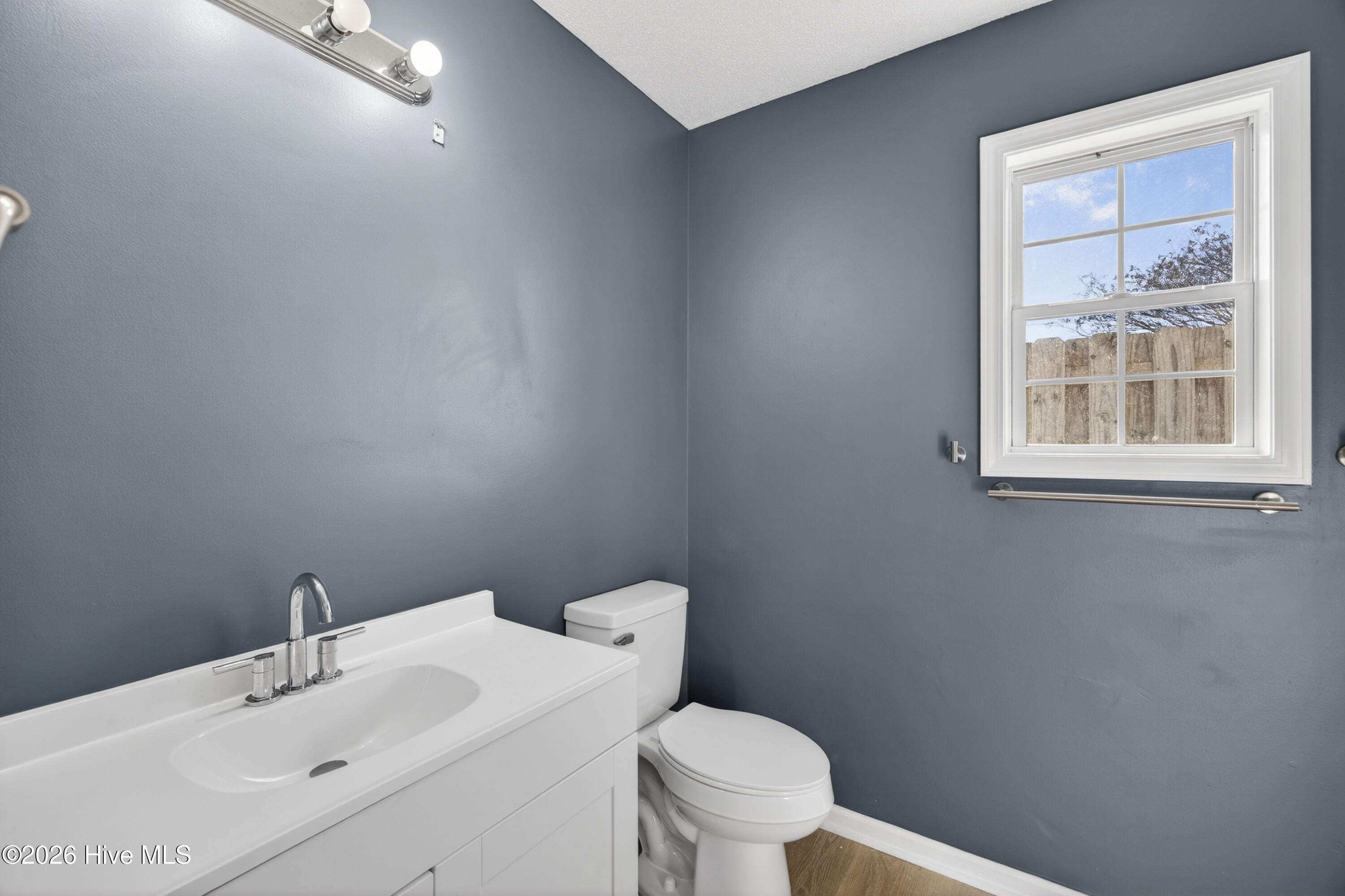 100549649 | Photo 20