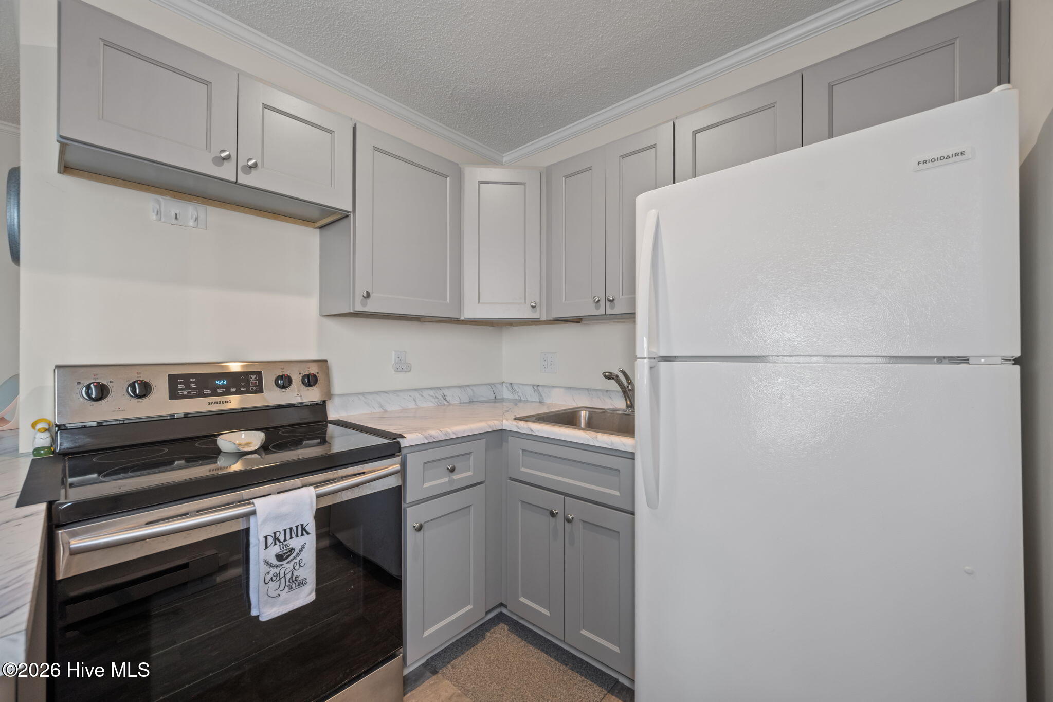 100563730 | Photo 21