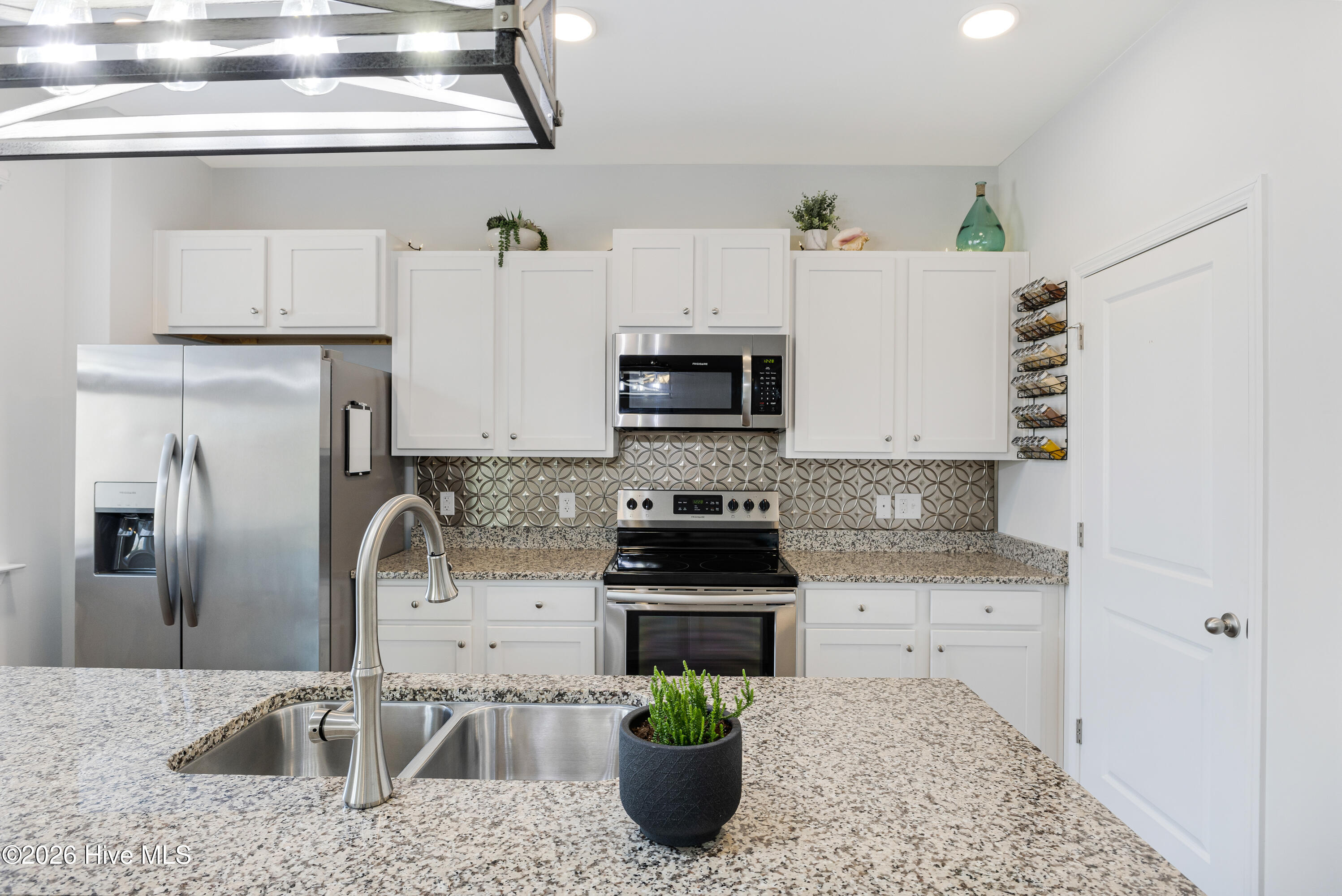 100565861 | Photo 17