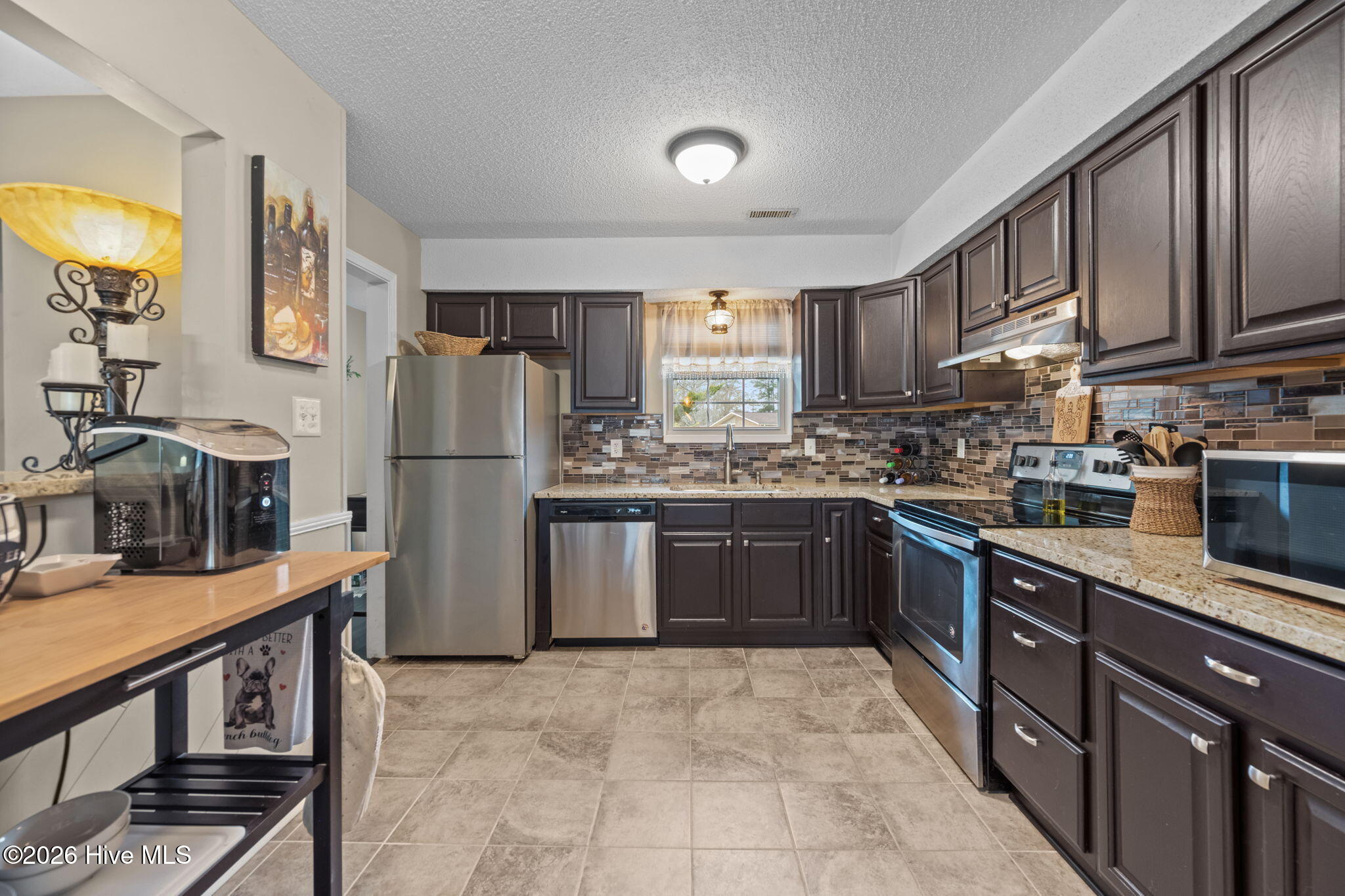 100548393 | Photo 14