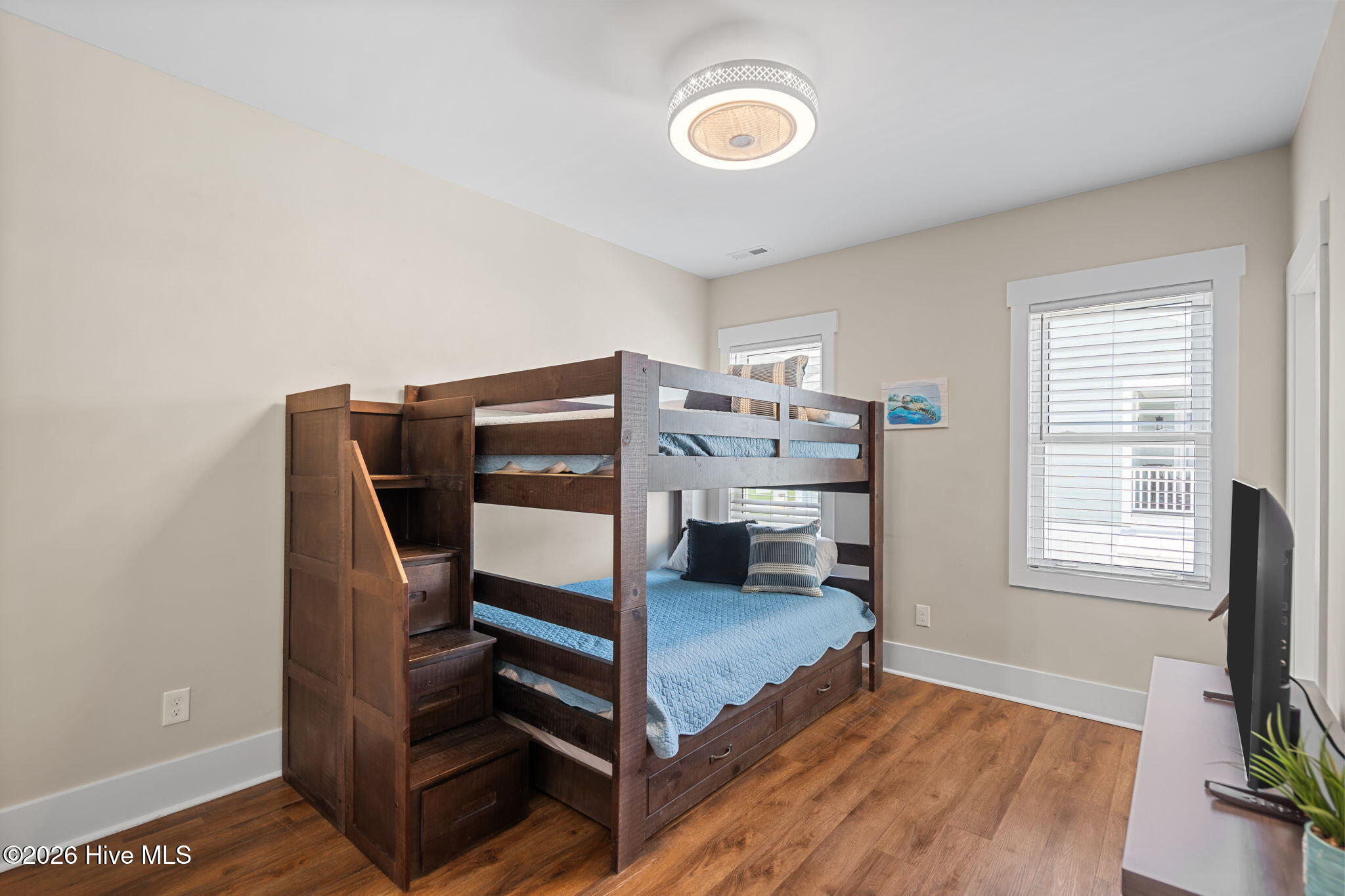 100558521 | Photo 27