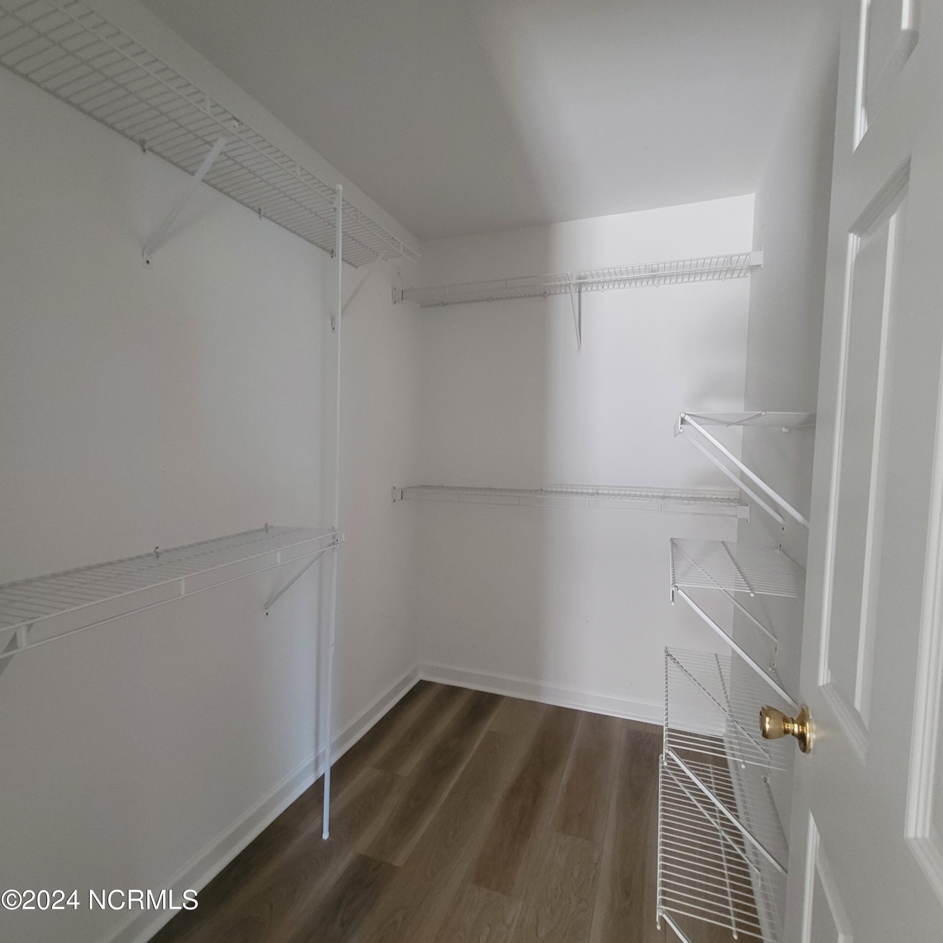 100550472 | Photo 23