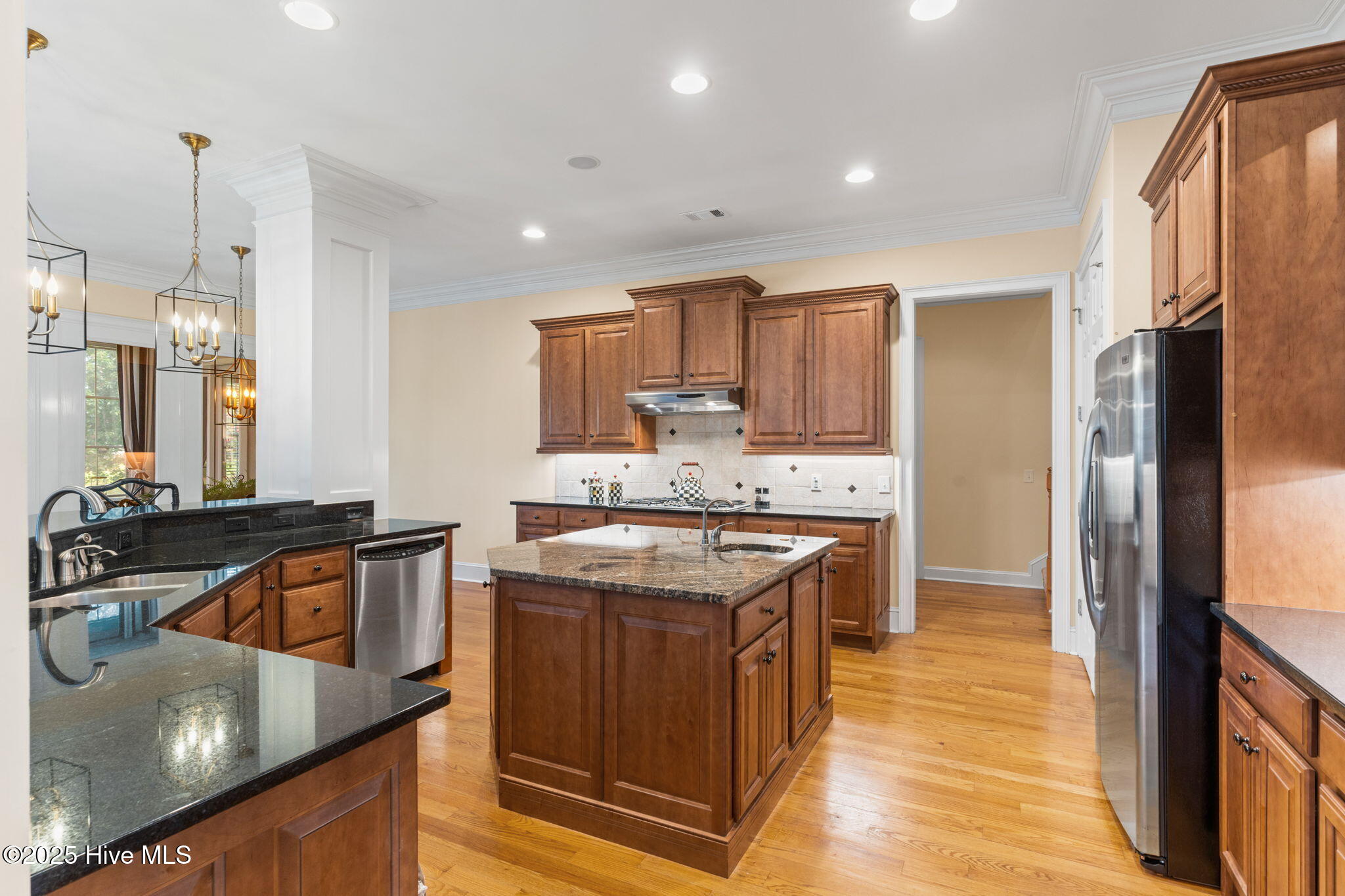 100518405 | Photo 17