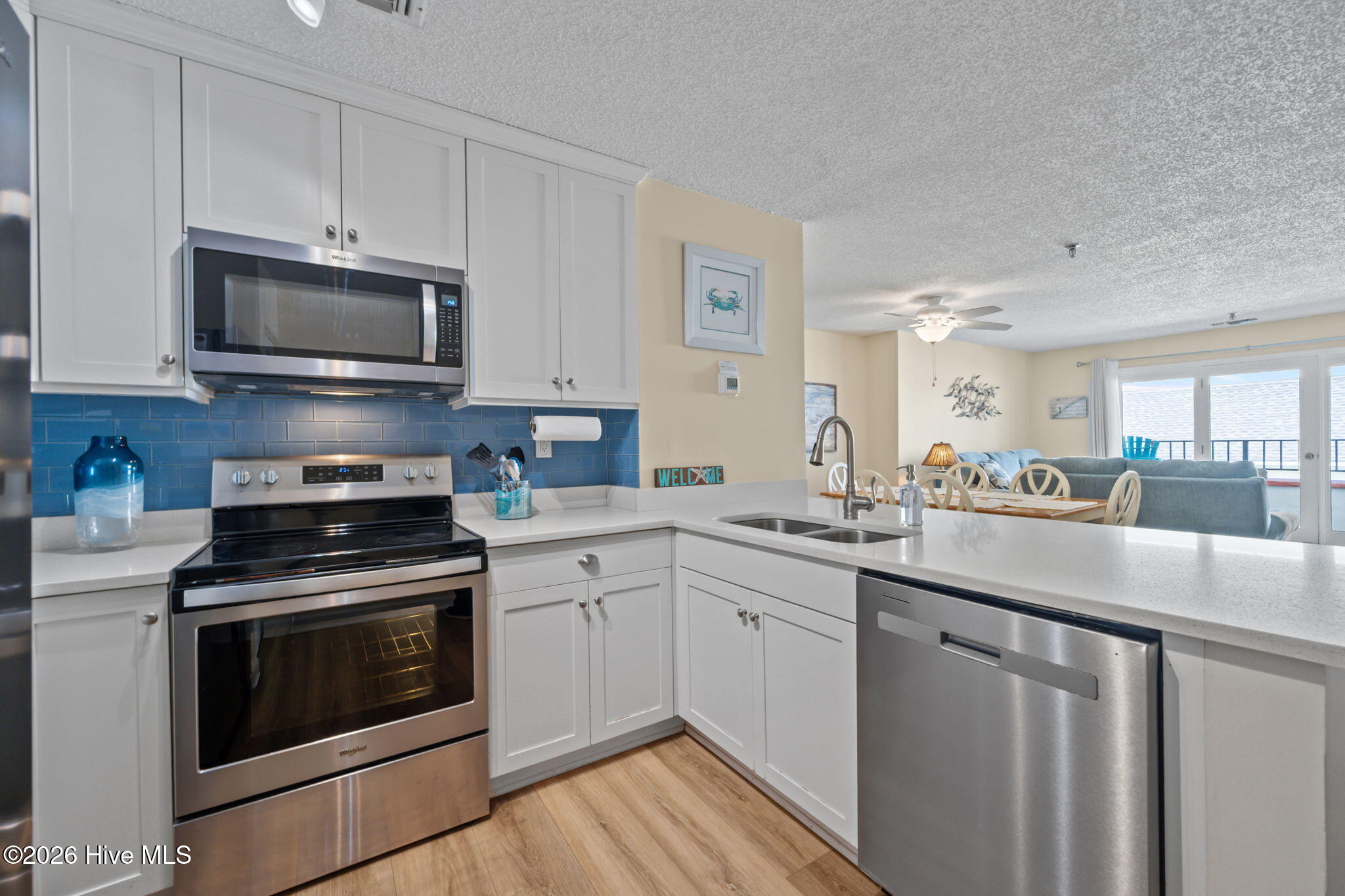 100562766 | Photo 16