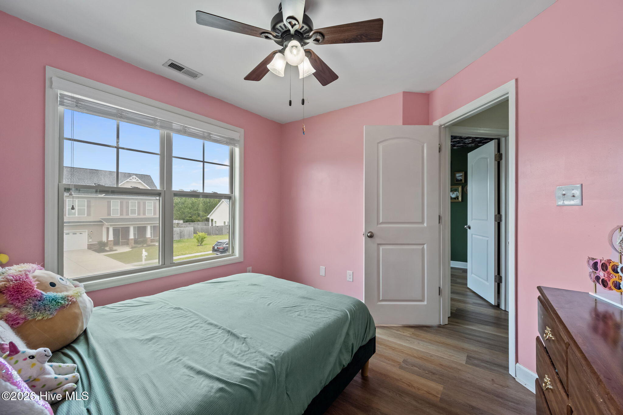 100567212 | Photo 26