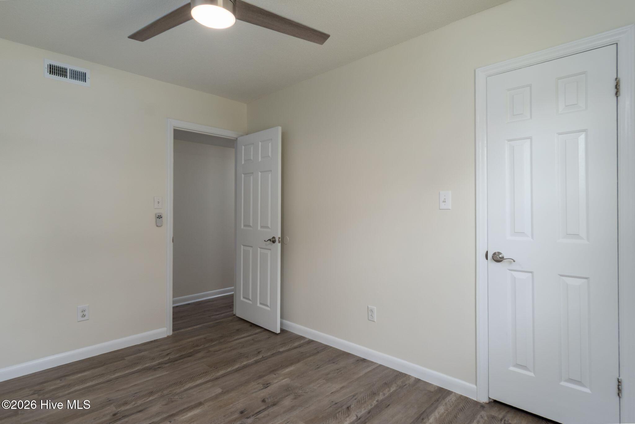 100568369 | Photo 30