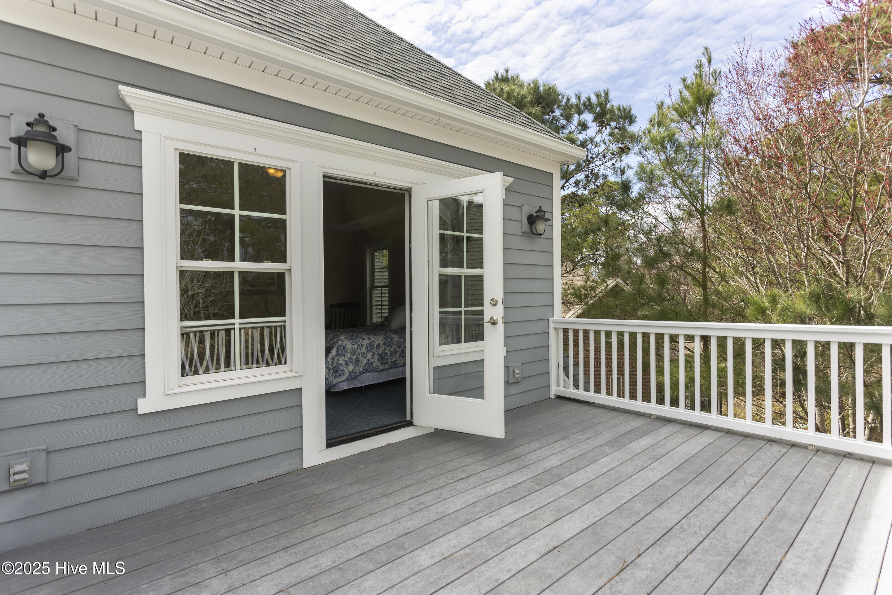 100493610 | Photo 72