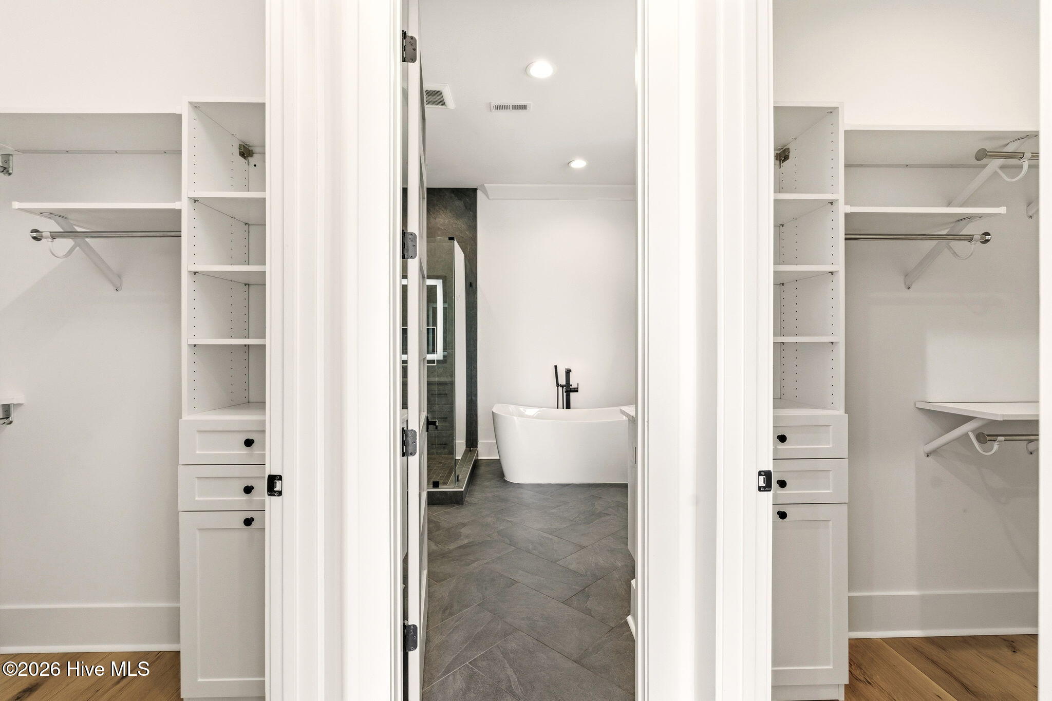 100557252 | Photo 48