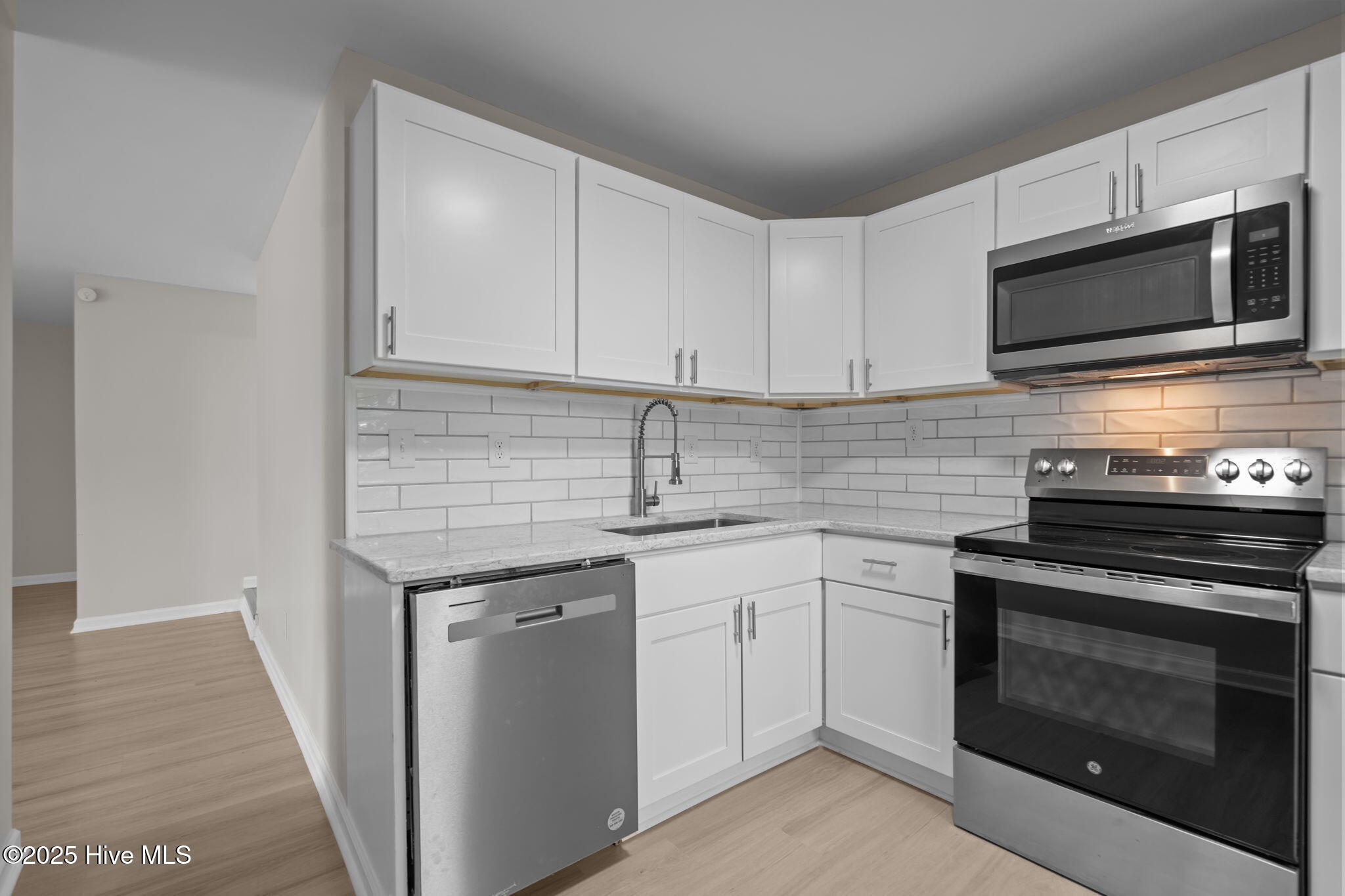 100527627 | Photo 53