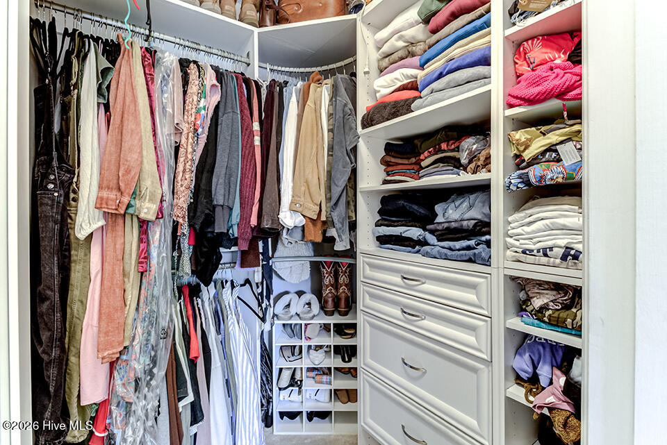 100567381 | Photo 26