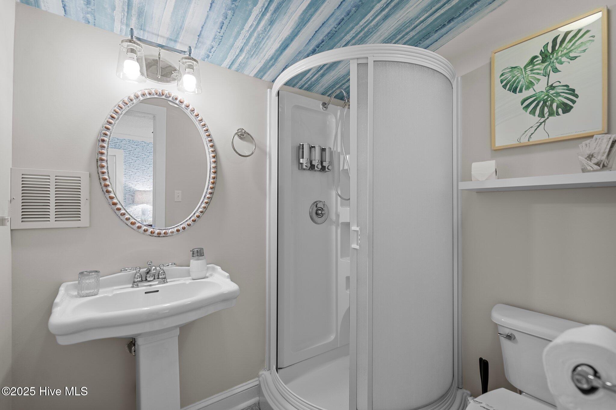 100532110 | Photo 31