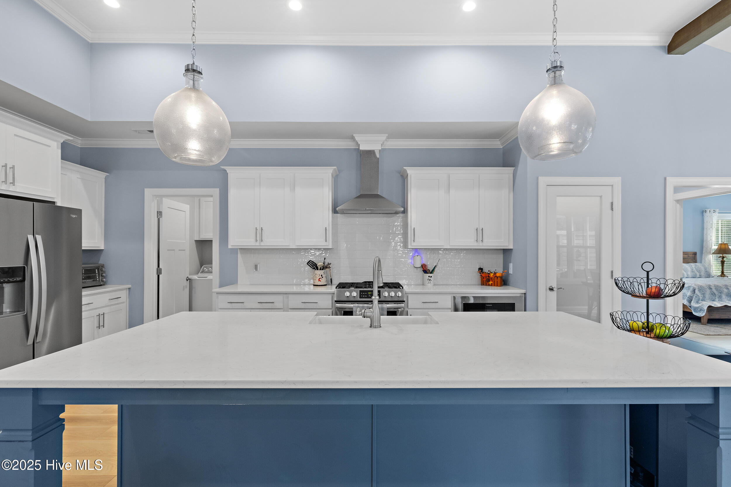 100536261 | Photo 11