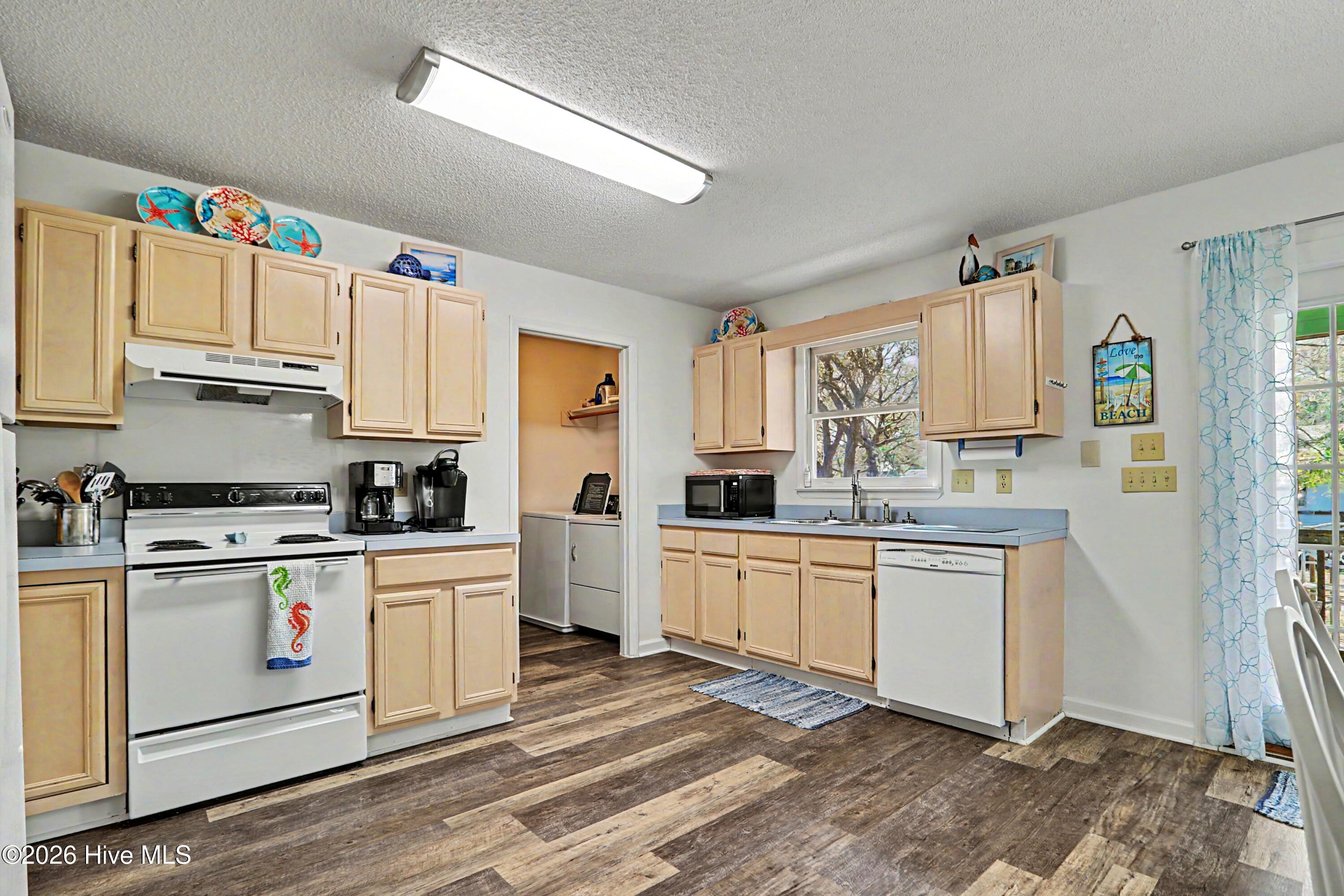 100563320 | Photo 13