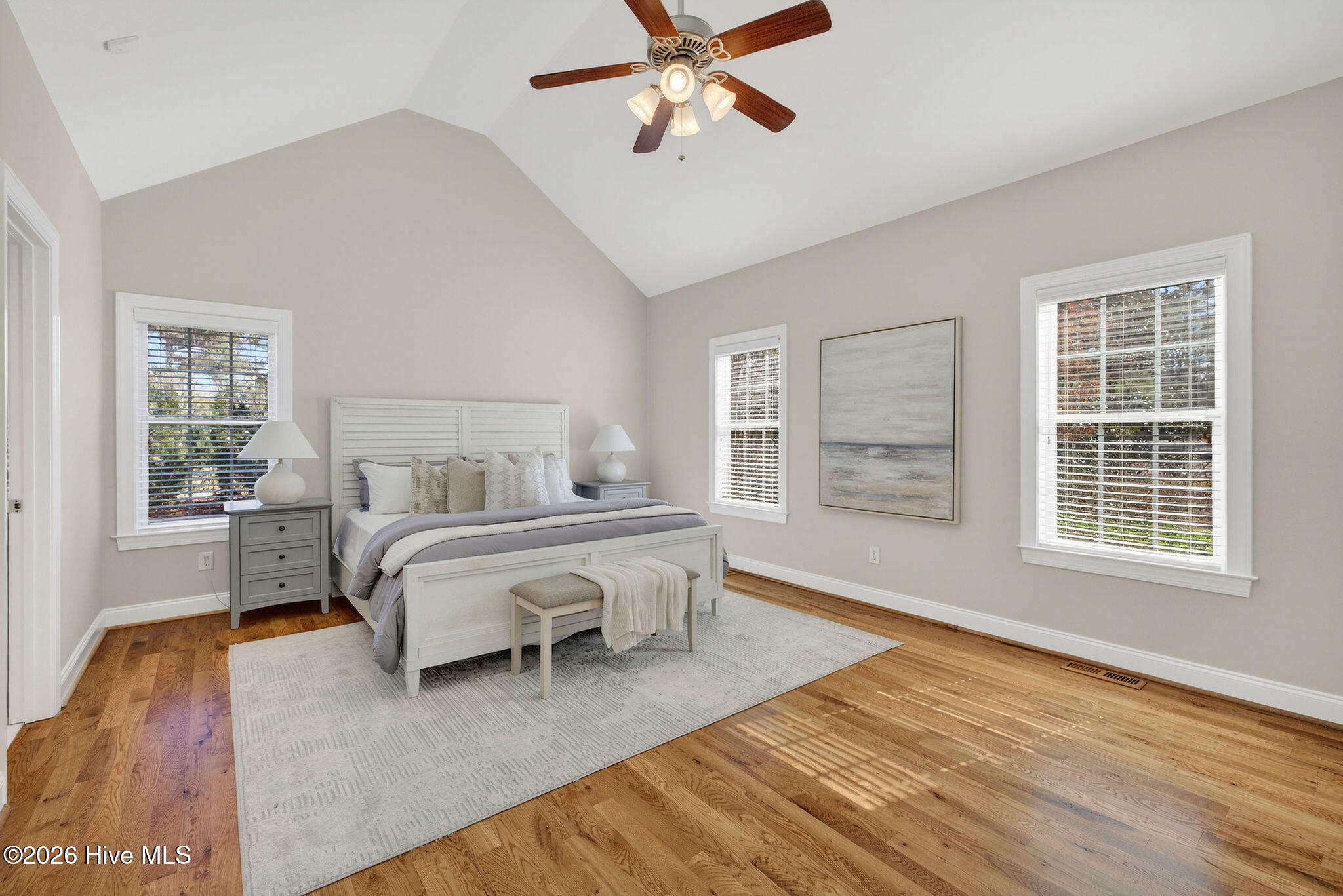 100554466 | Photo 36