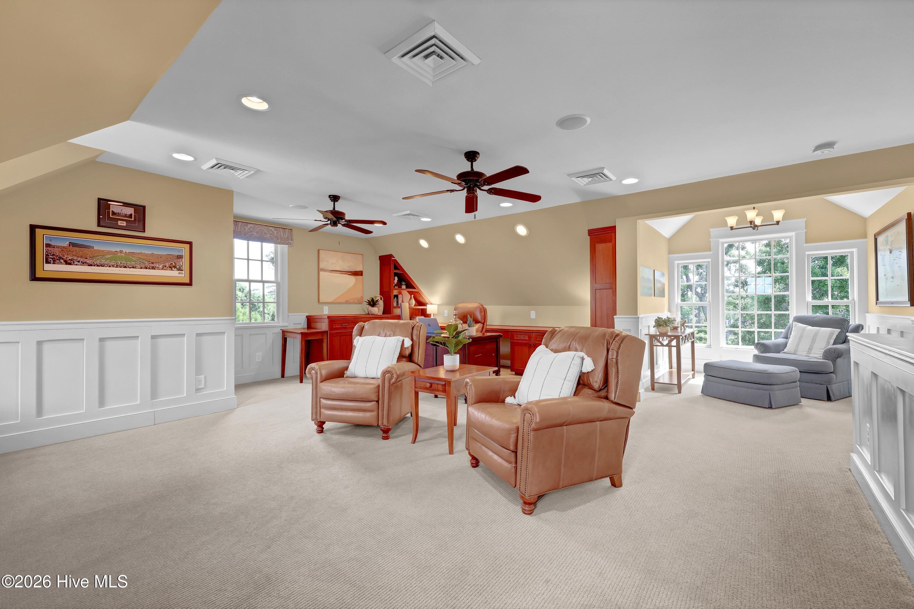 100569370 | Photo 46