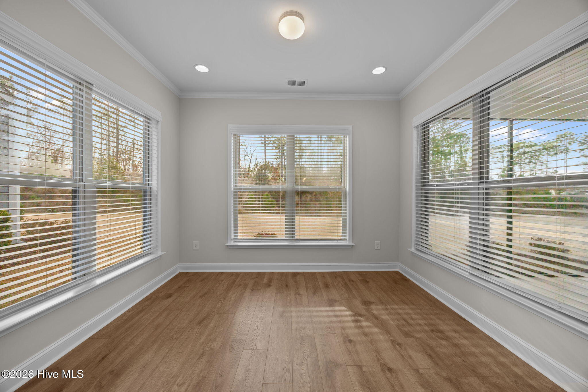 100548837 | Photo 11