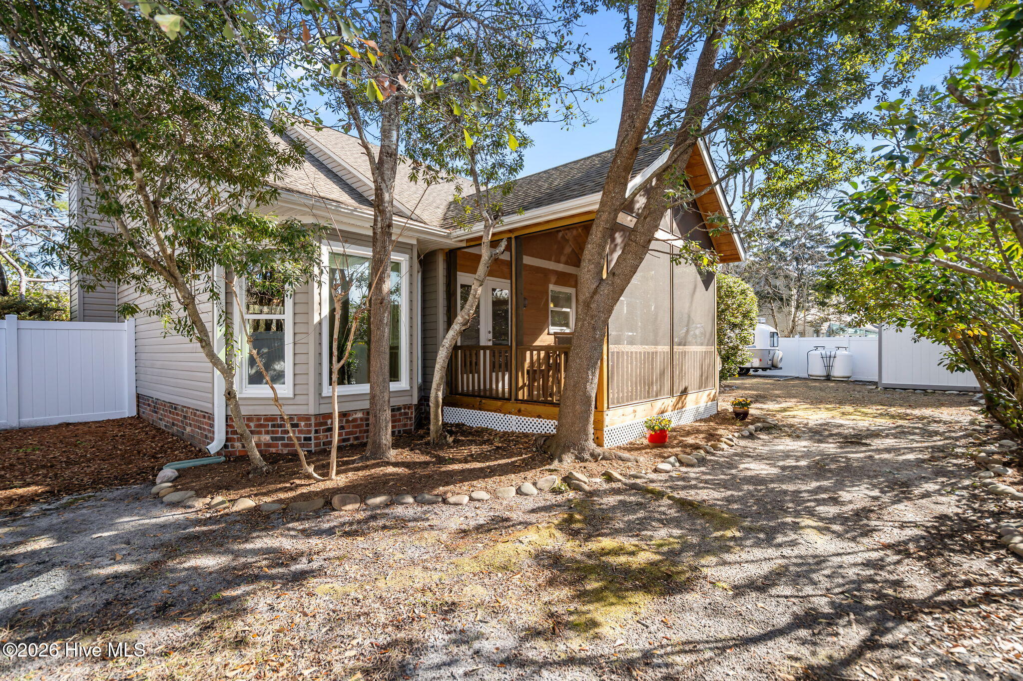 100547043 | Photo 37