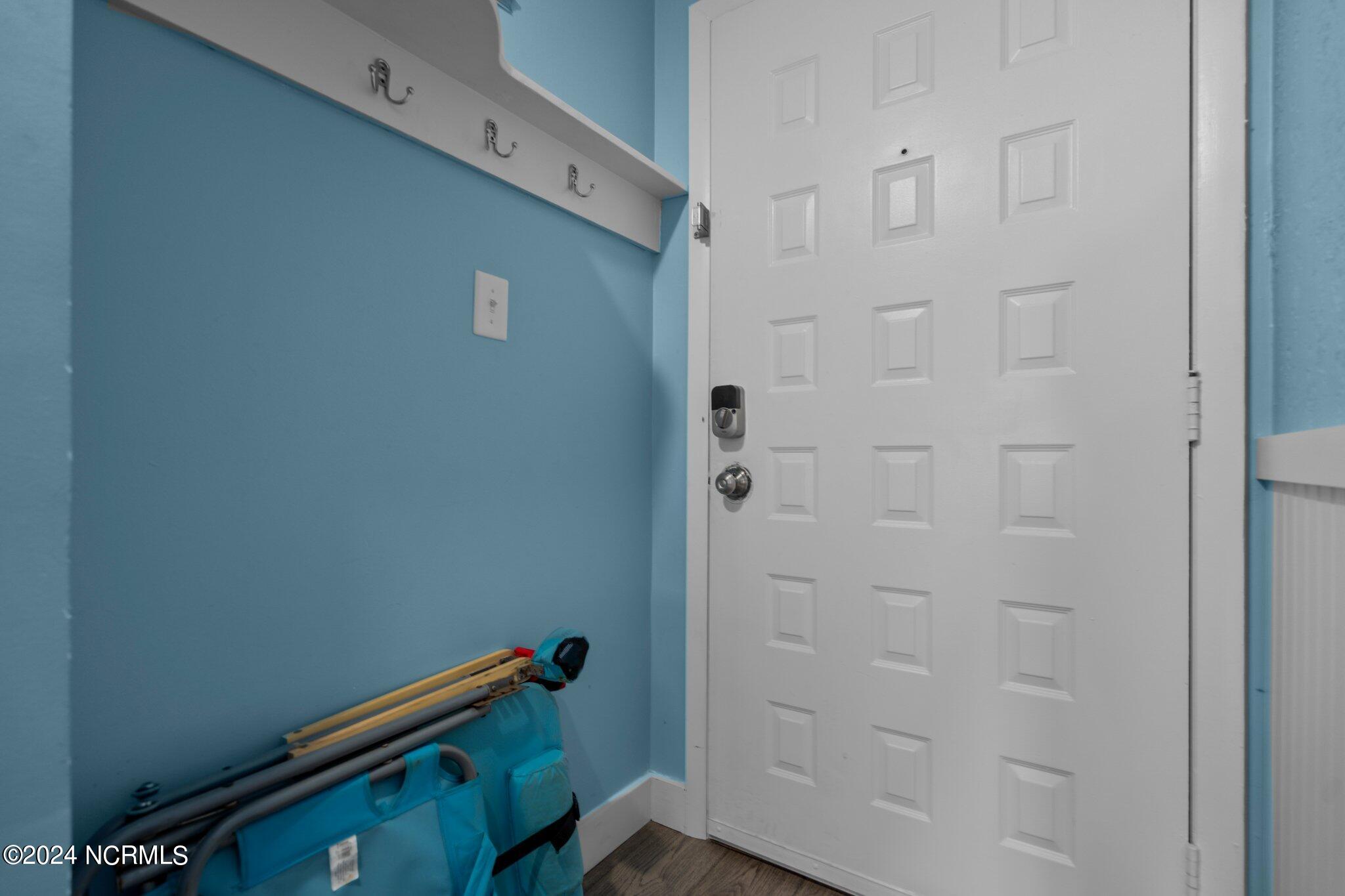 100445876 | Photo 21