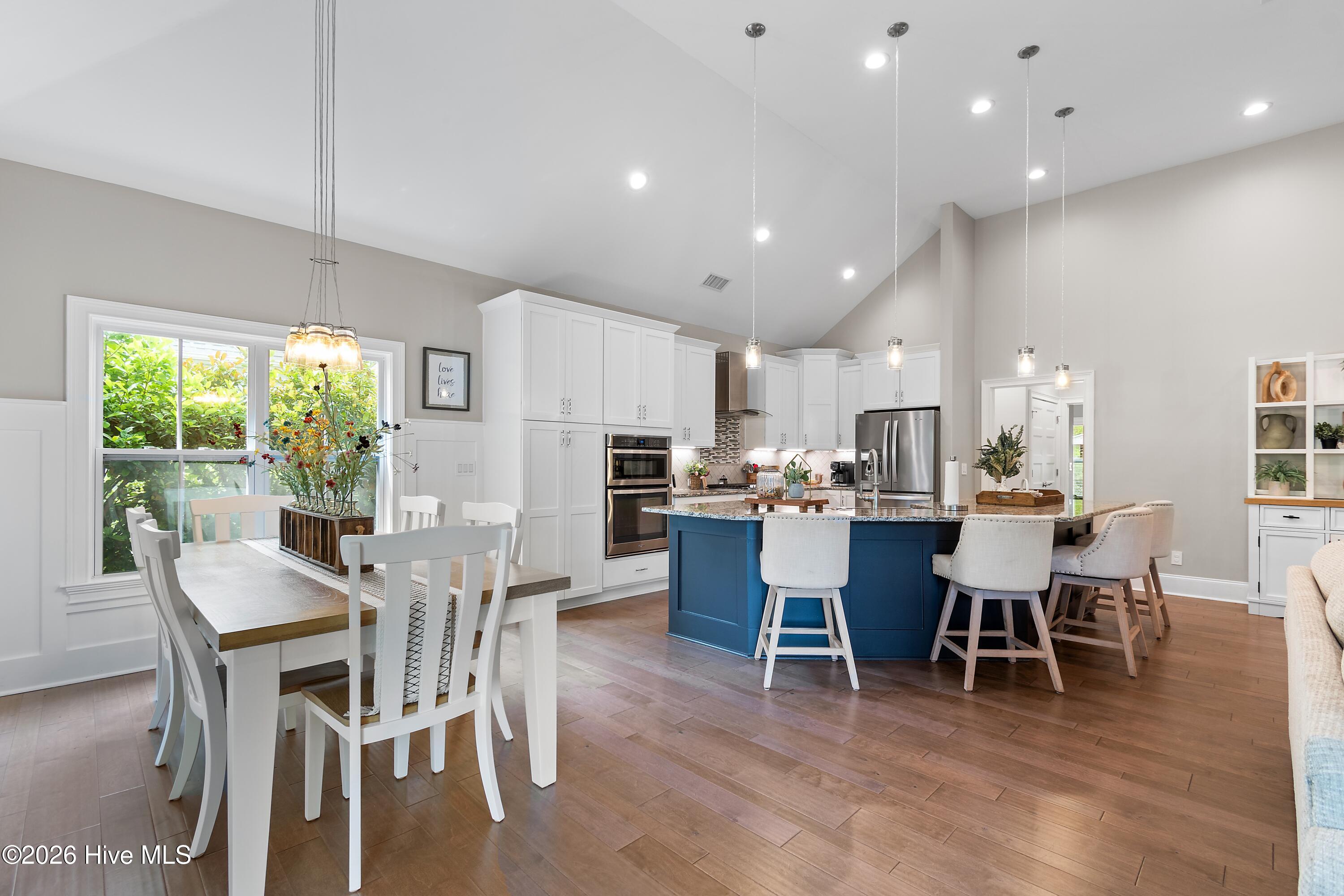 100565384 | Photo 14