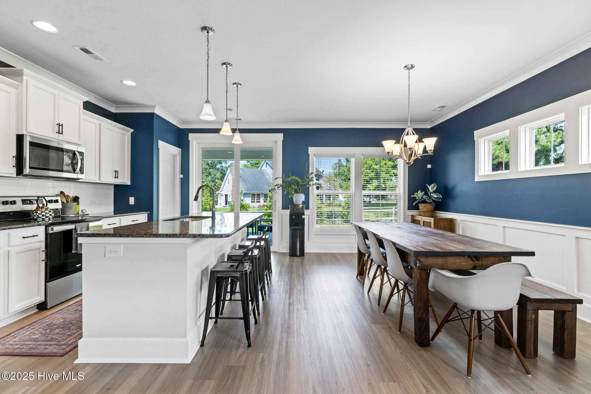 100547304 | Photo 14