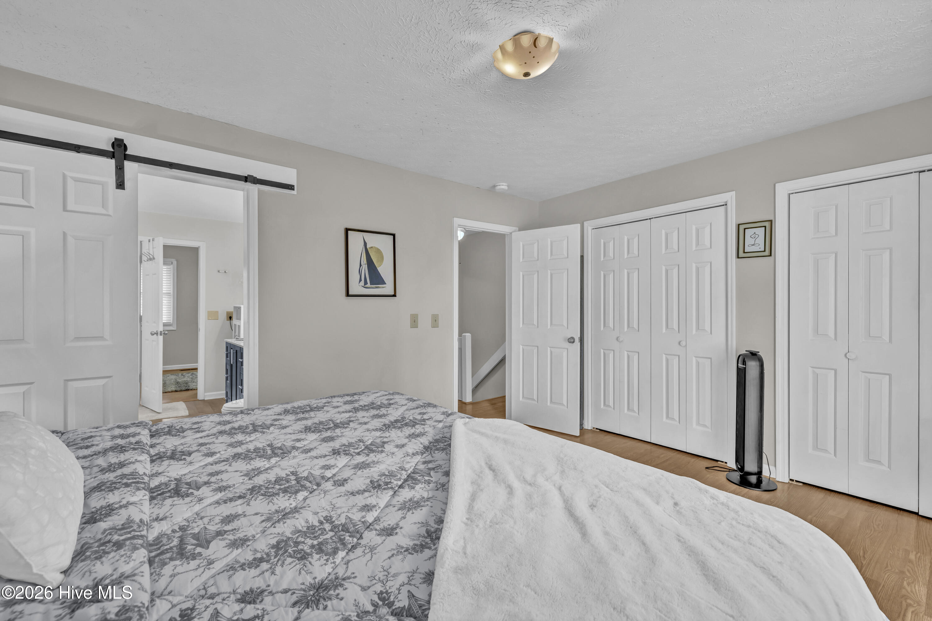 100550839 | Photo 30