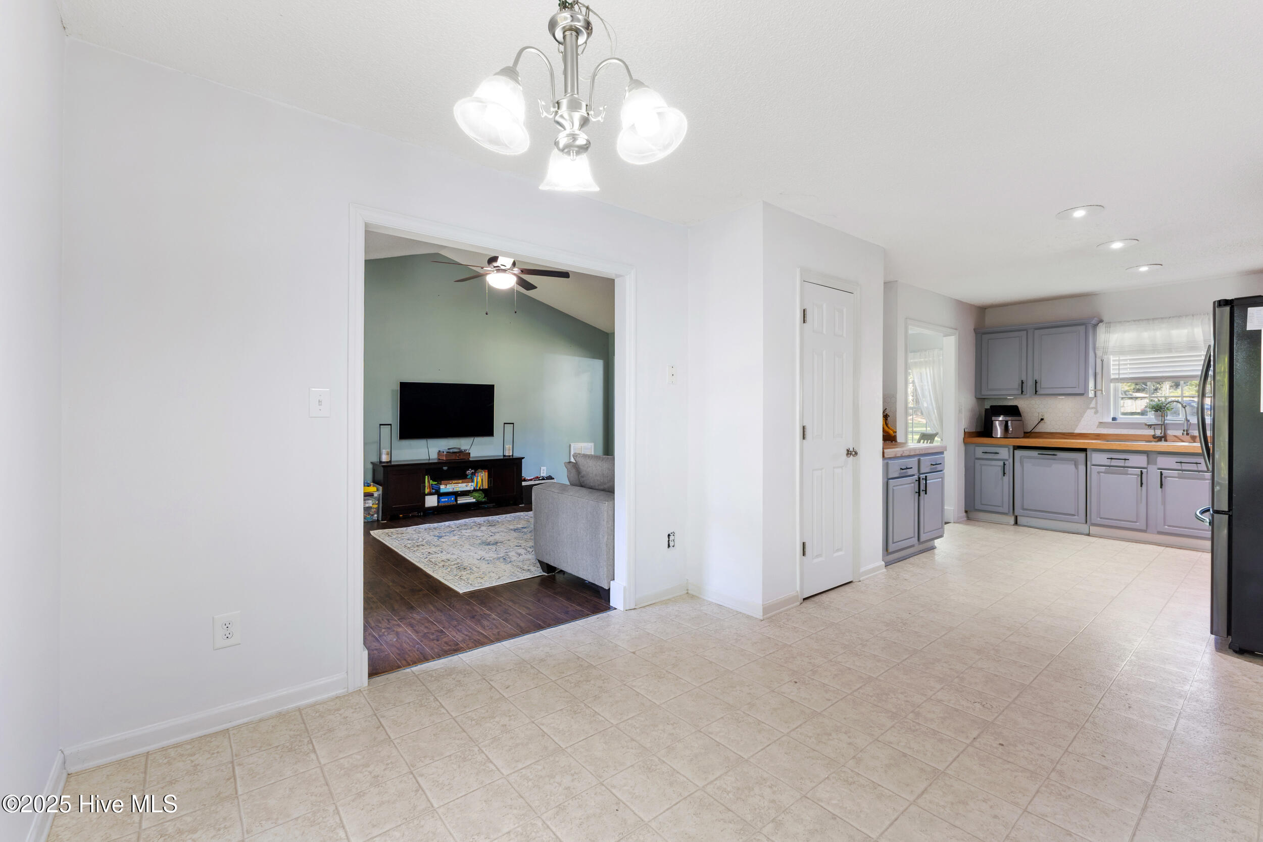 102 Lunington Mill Circle, Burgaw, NC 28425 – photo 11: Kitchen/Breakfast Nook
