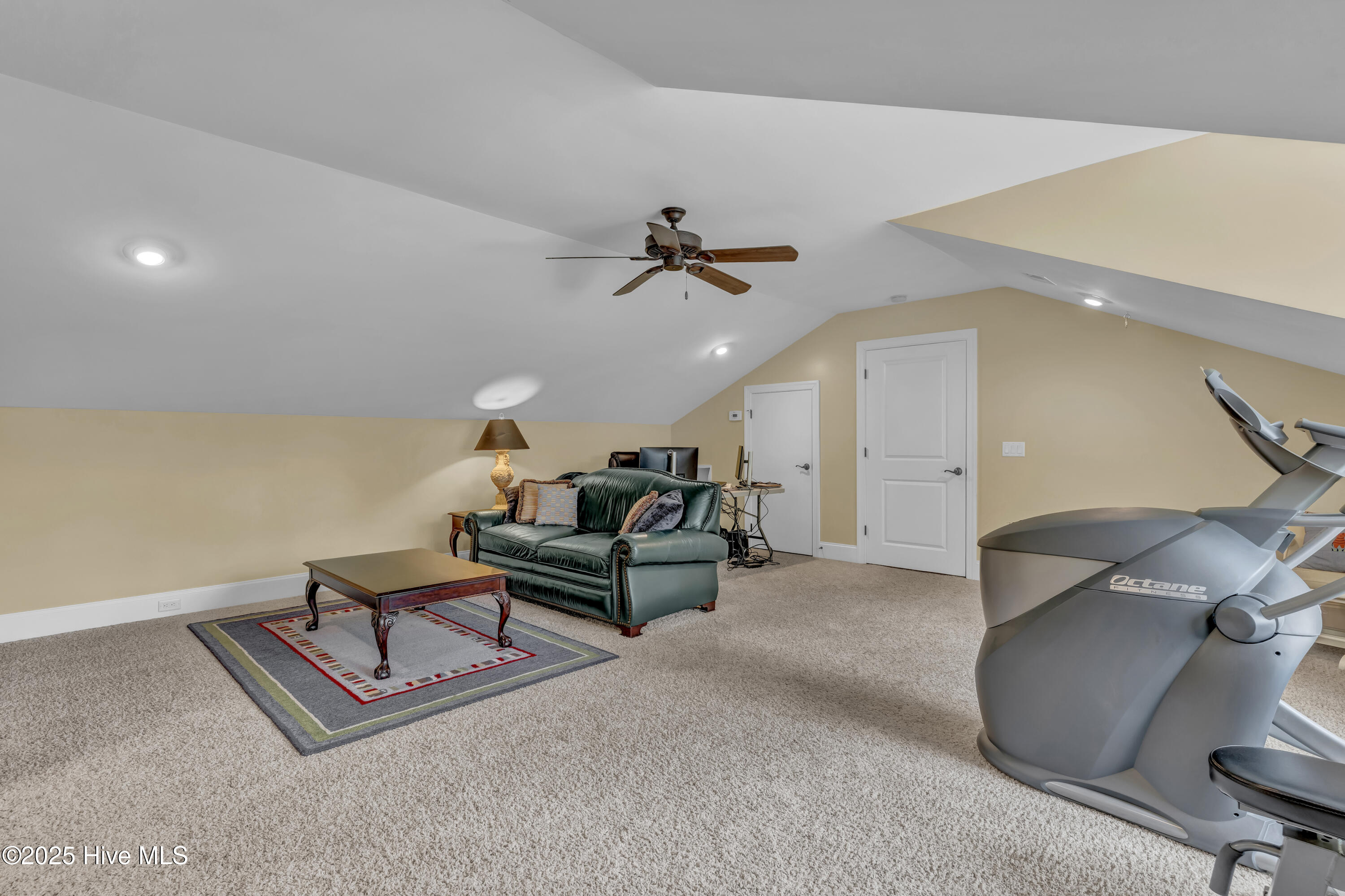 100504337 | Photo 21