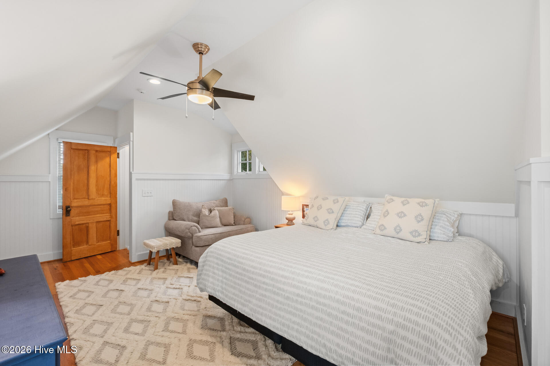 100560267 | Photo 35