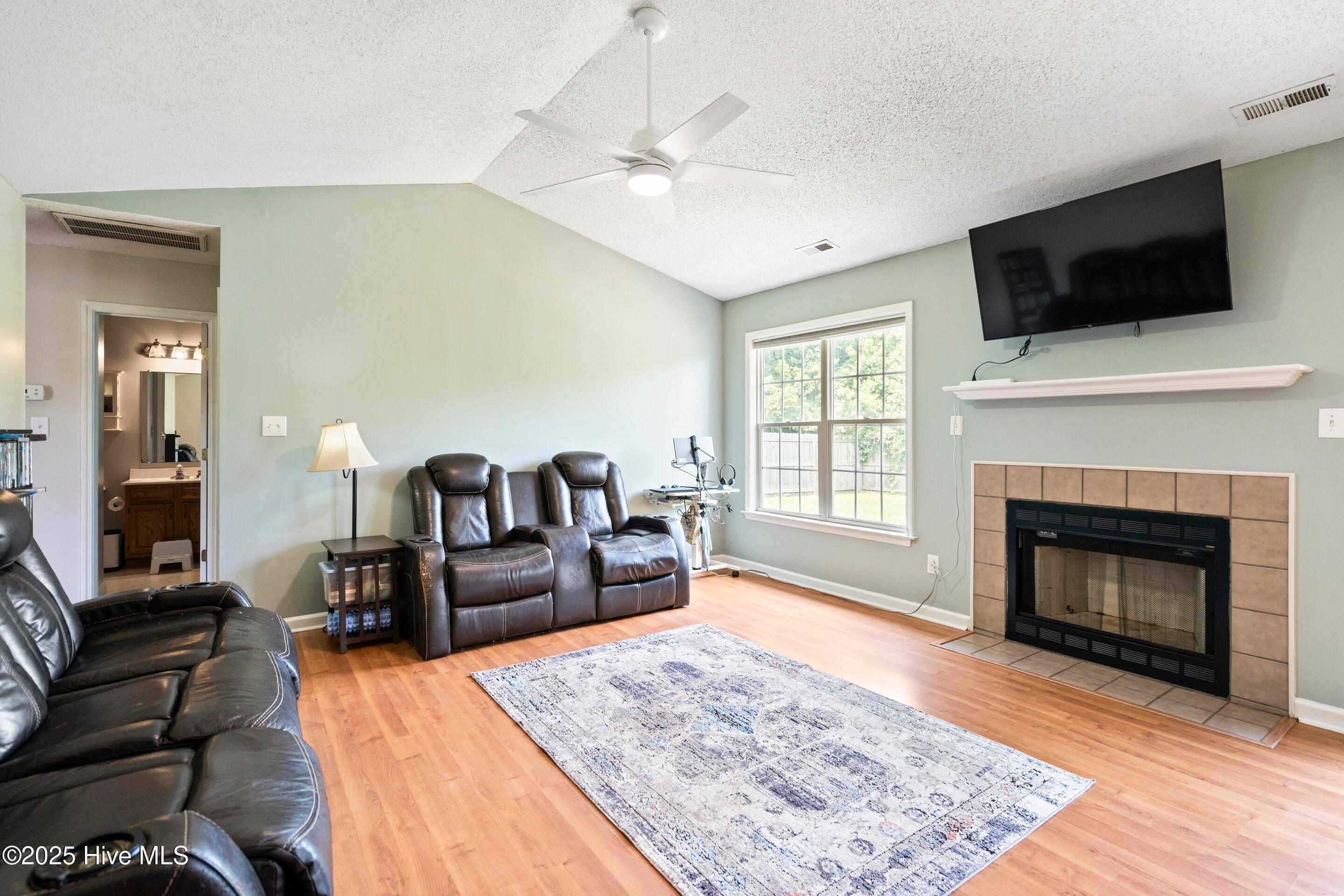 100515616 | Photo 19