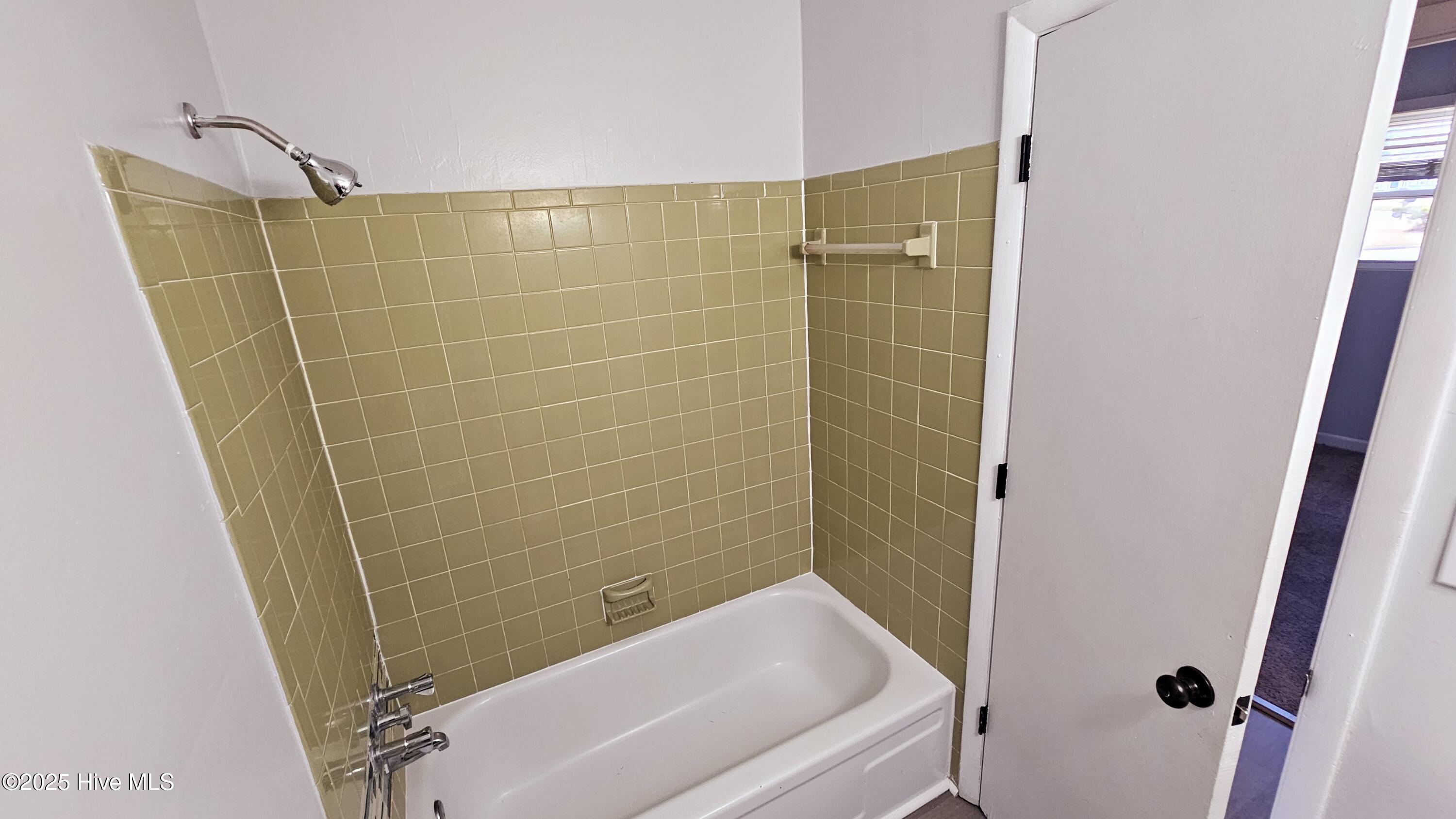 100560840 | Photo 12