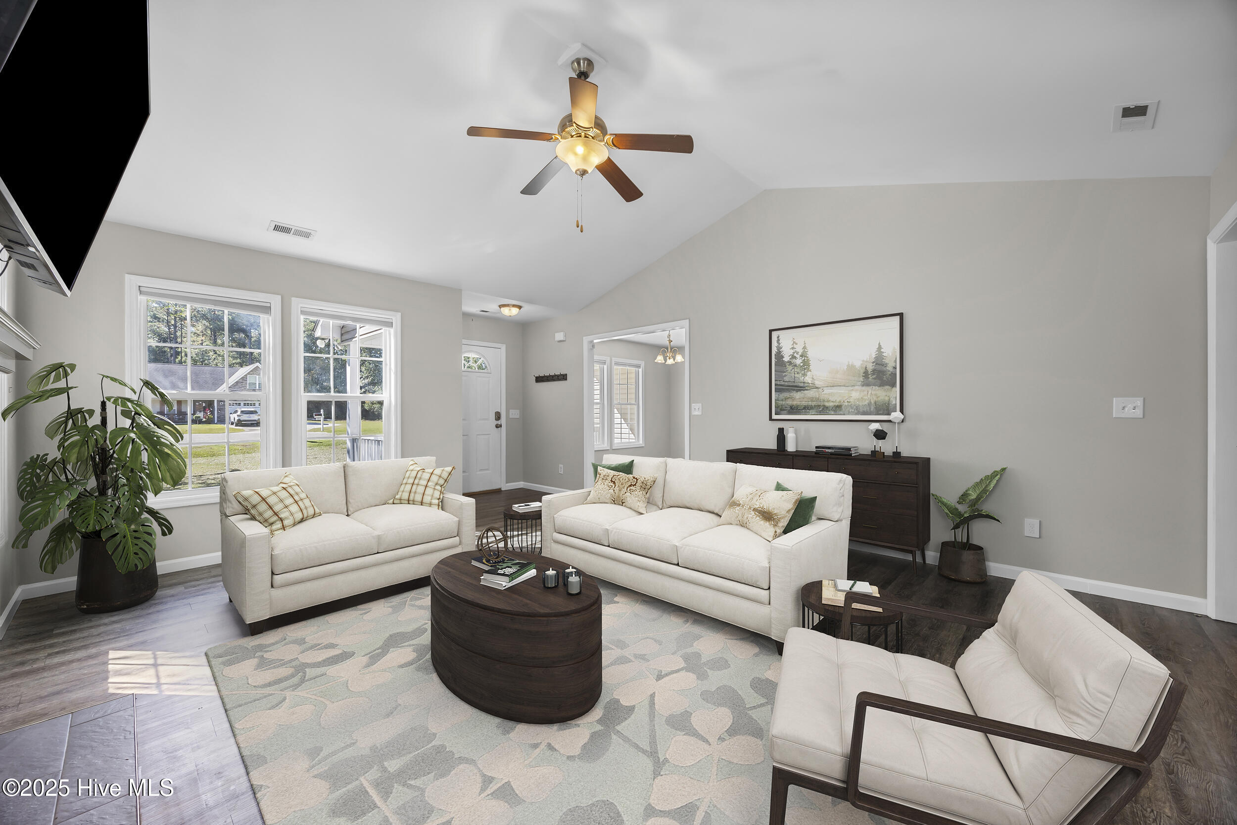 100533405 | Photo 12