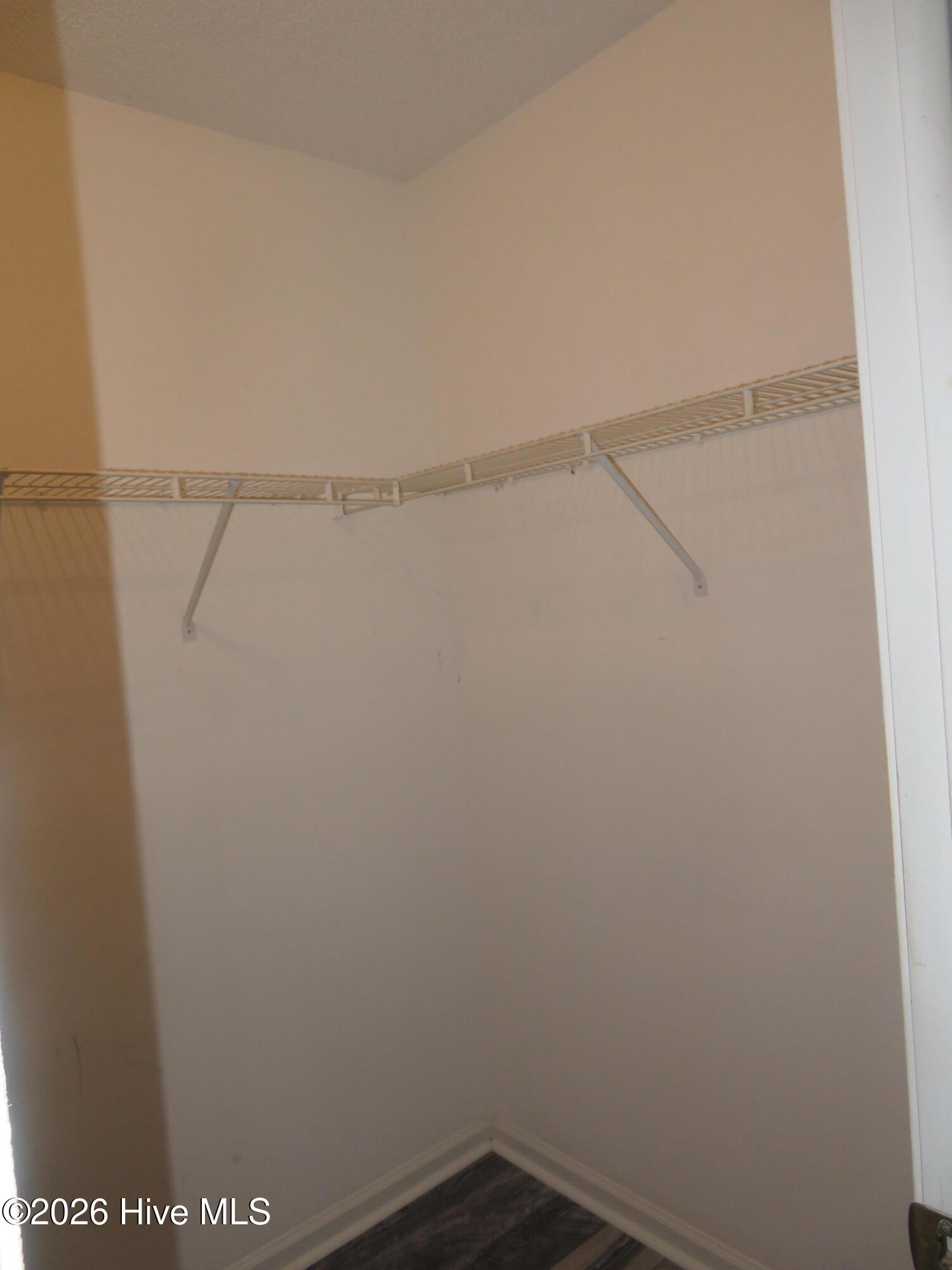 100590412 | Photo 14