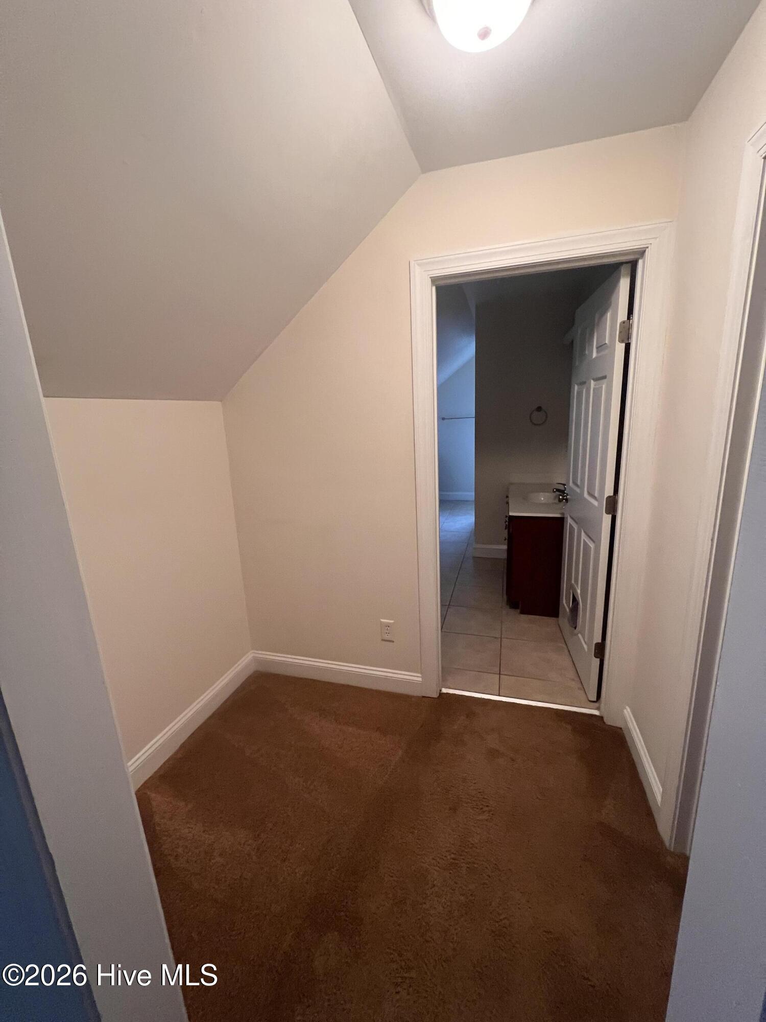 100548675 | Photo 21