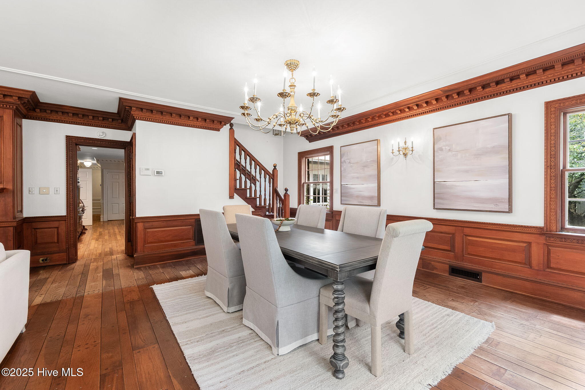 100528330 | Photo 32