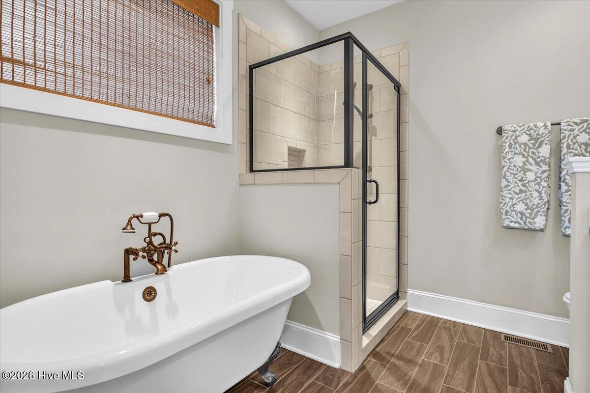 100558839 | Photo 44