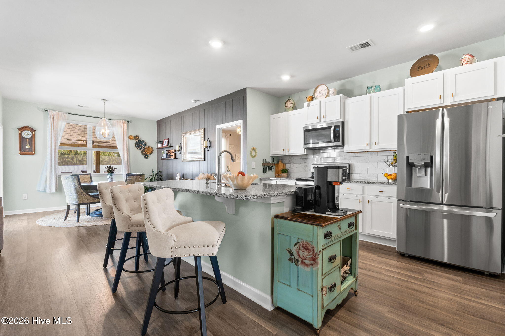 100568064 | Photo 15