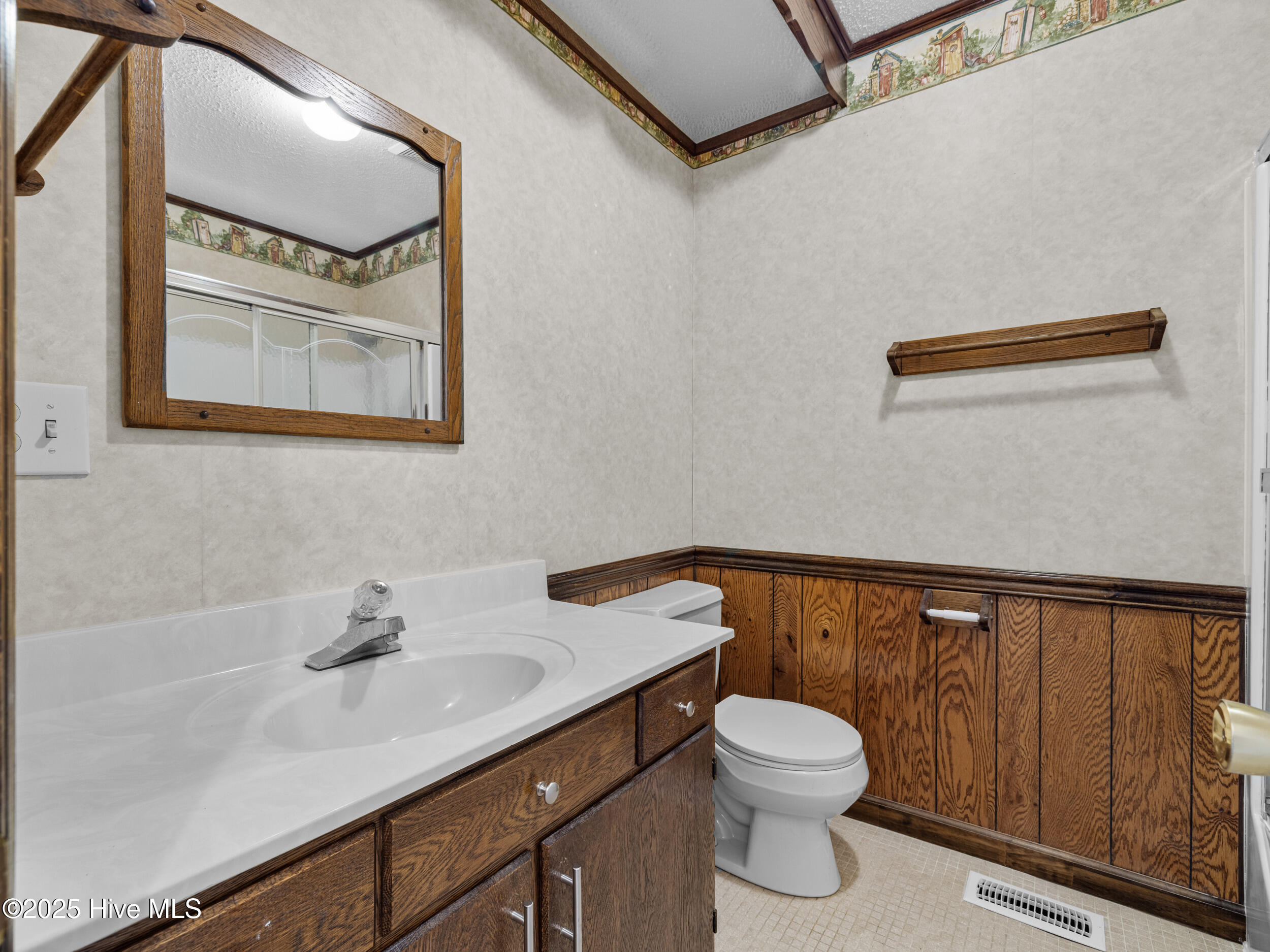 100544325 | Photo 43