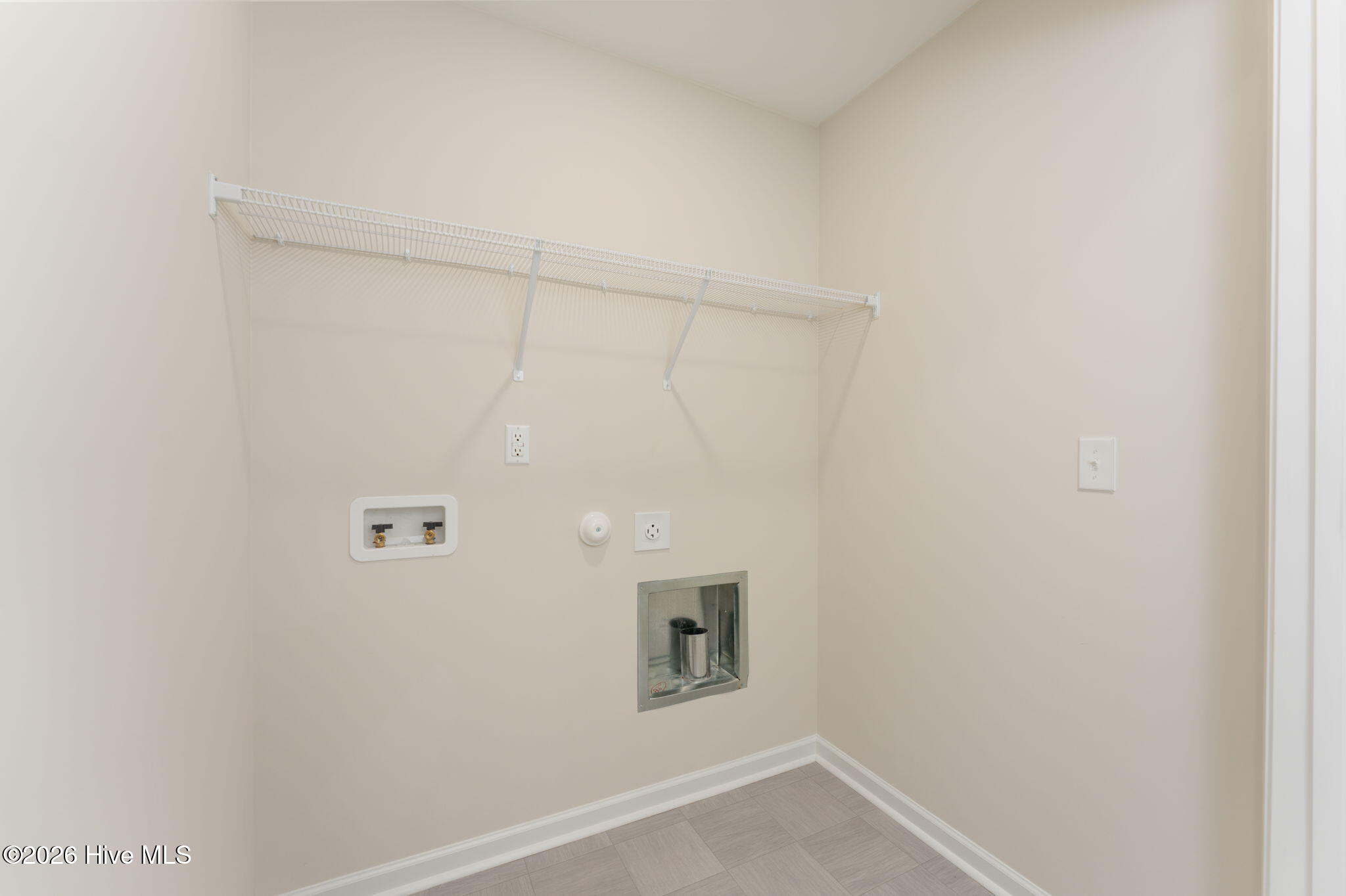 100561405 | Photo 28