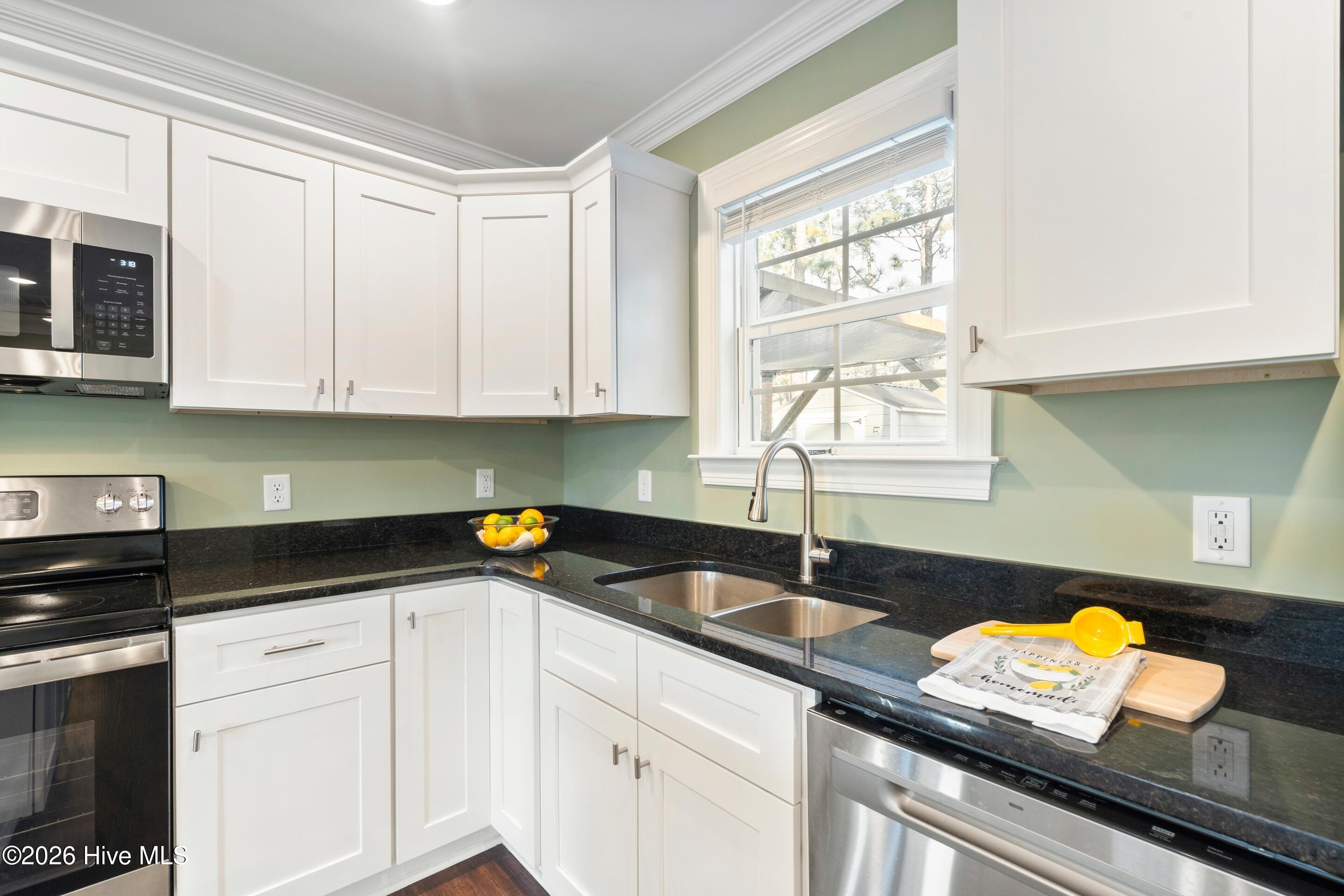 100548335 | Photo 13