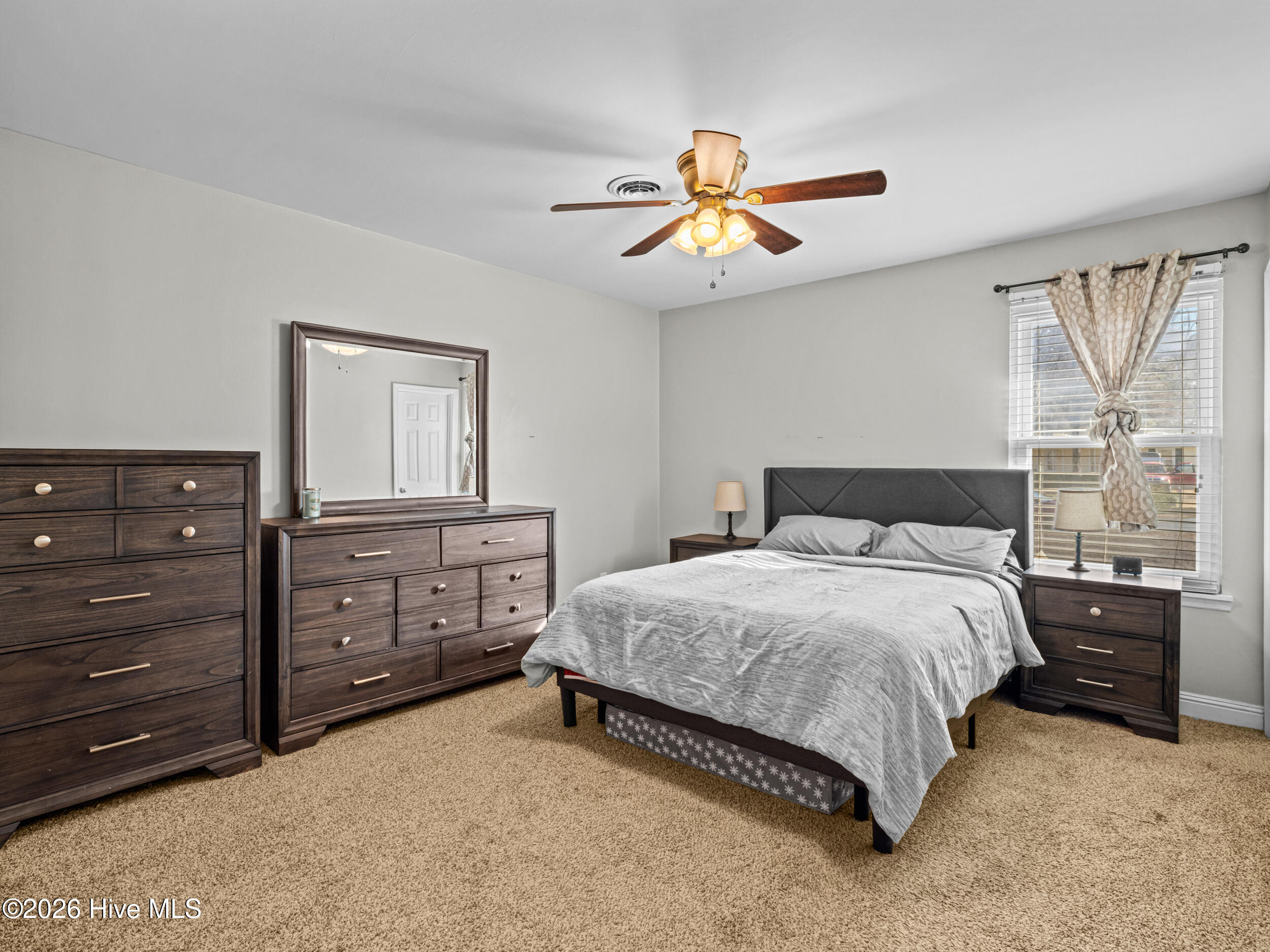 100550841 | Photo 16