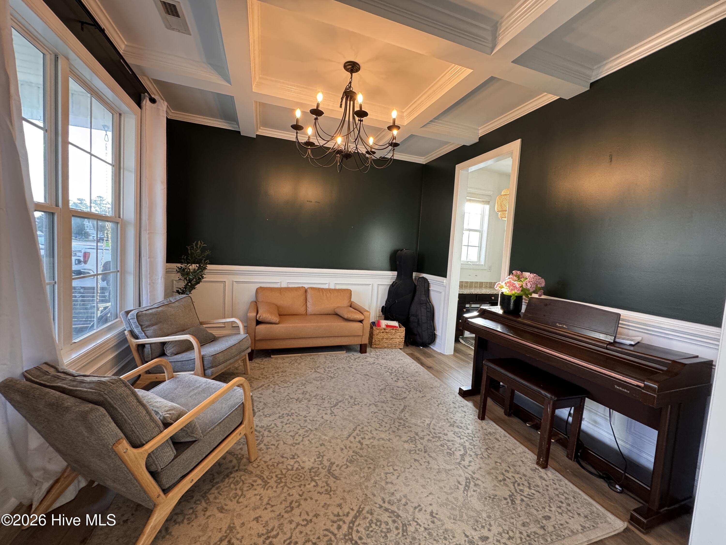 100570096 | Photo 10