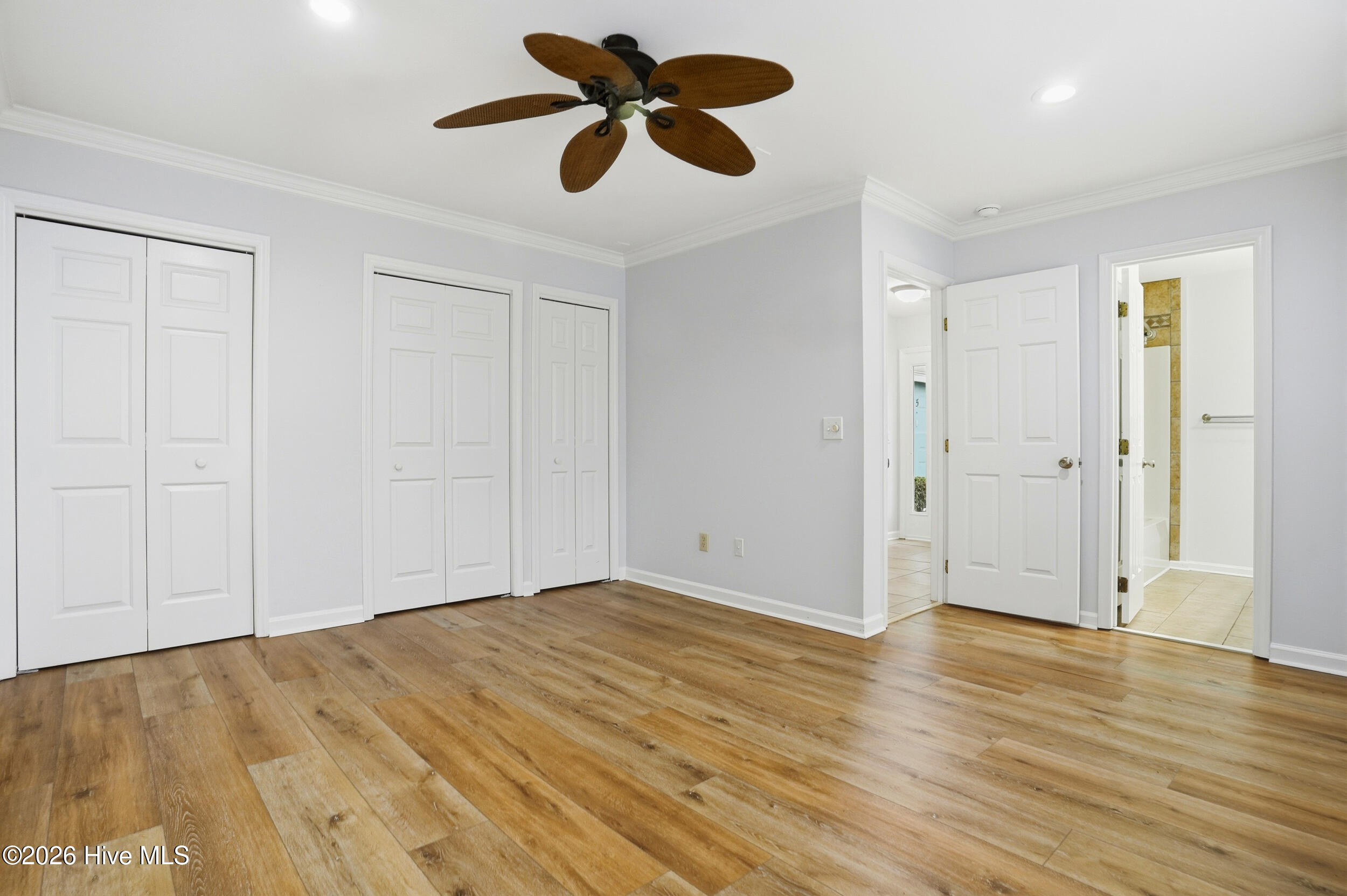 100557248 | Photo 14