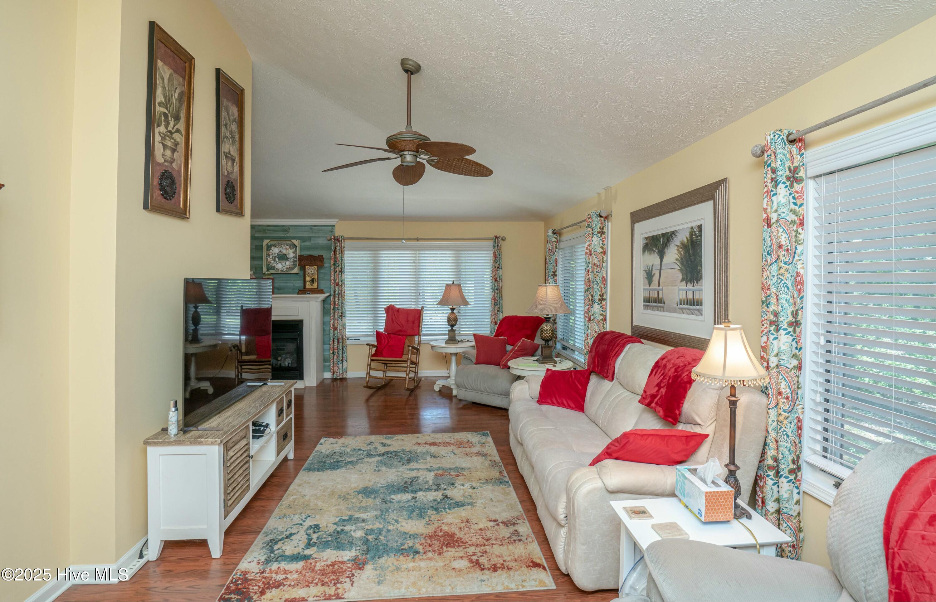 100502250 | Photo 14