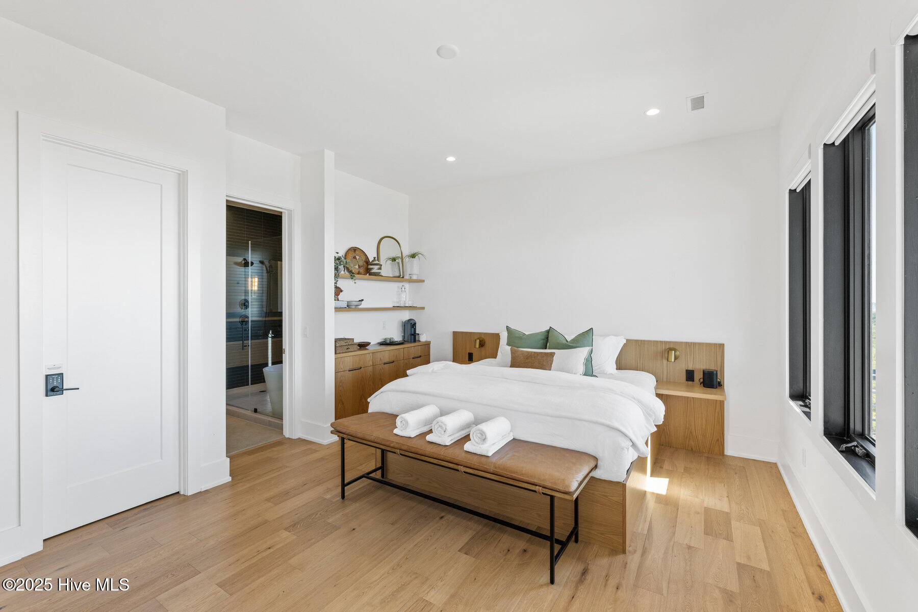 100535055 | Photo 18