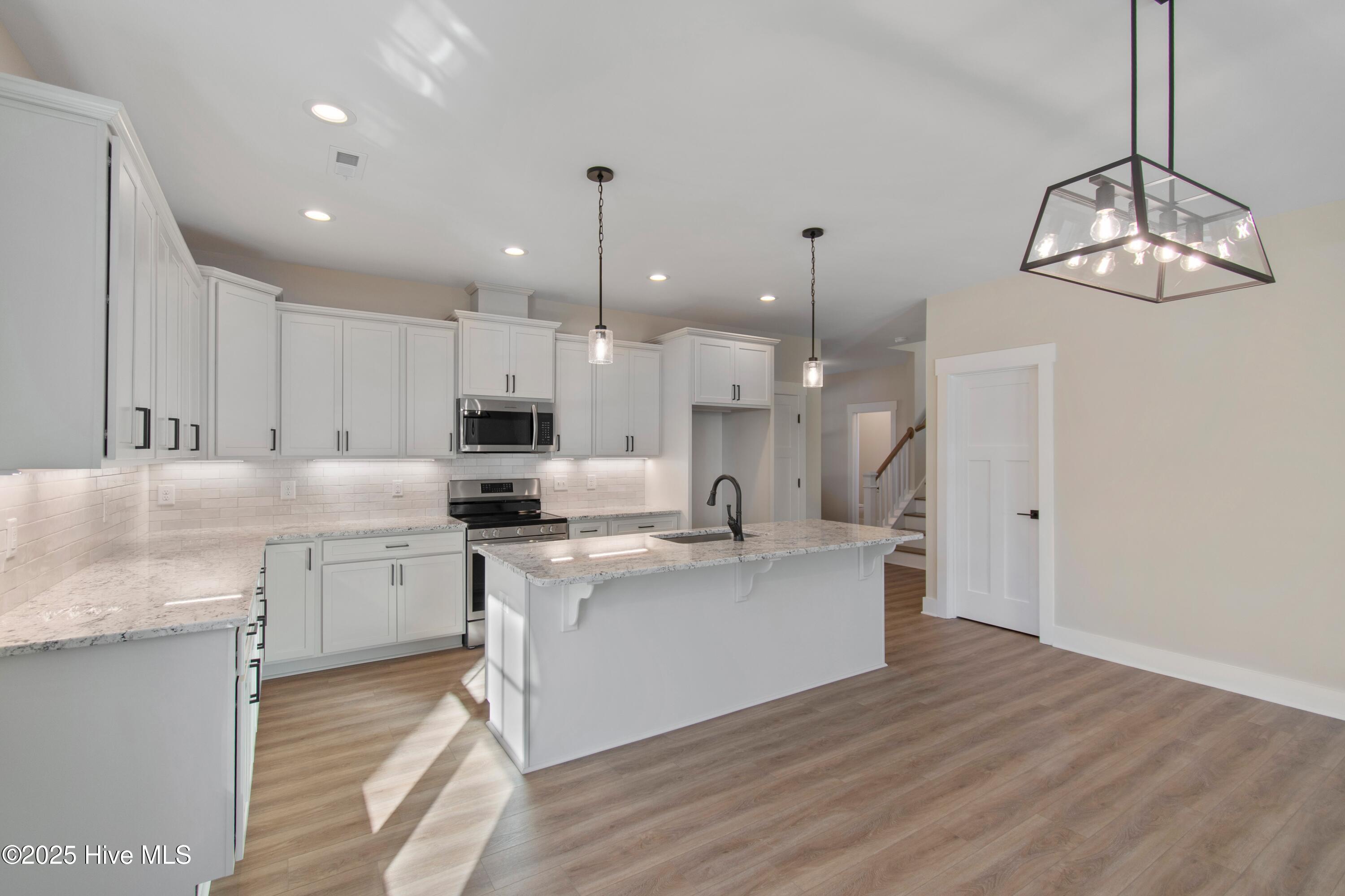 100520444 | Photo 20